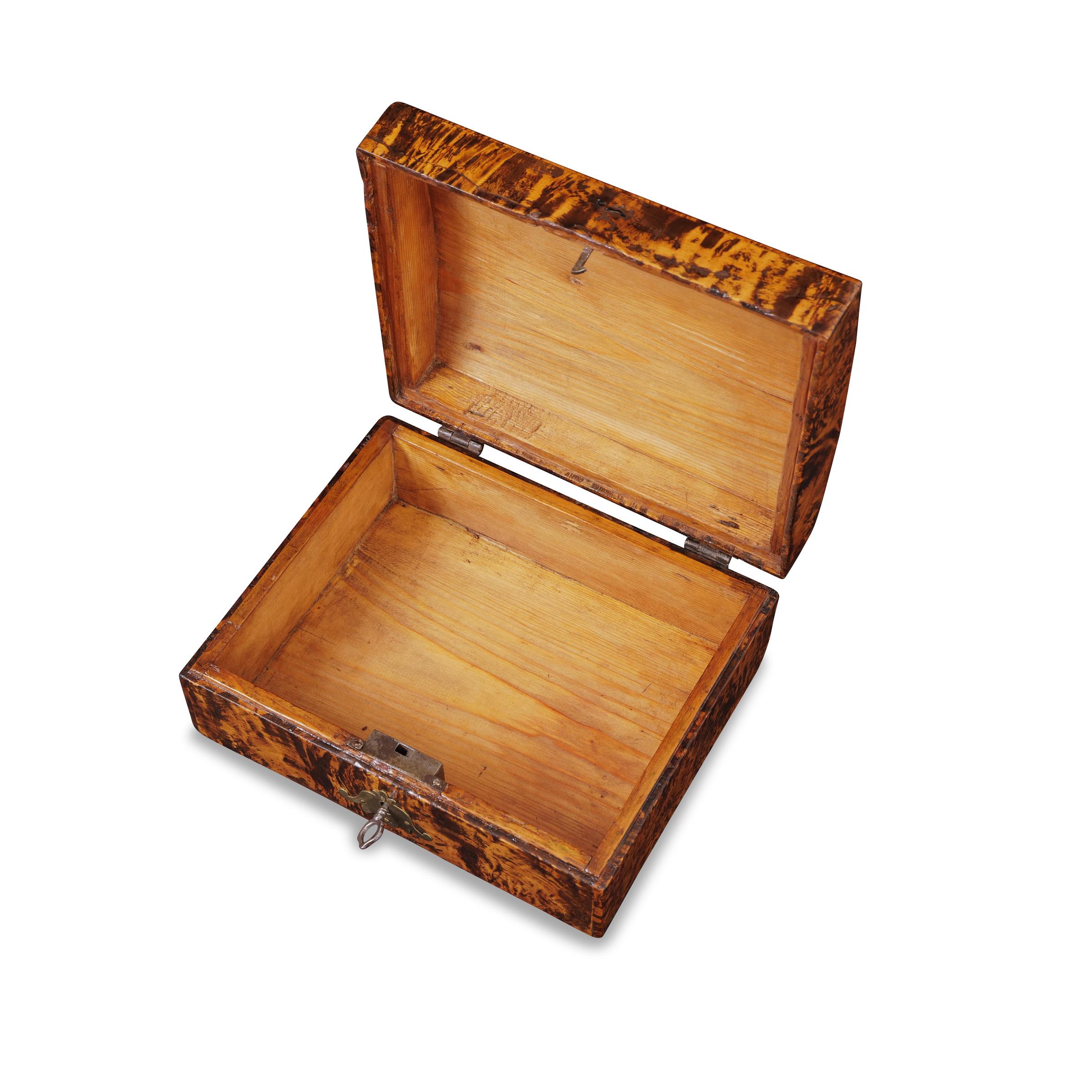 Barocke Schatulle aus Birkenholz und Nussbaumholz, um 1760, Barock (Furnier) im Angebot