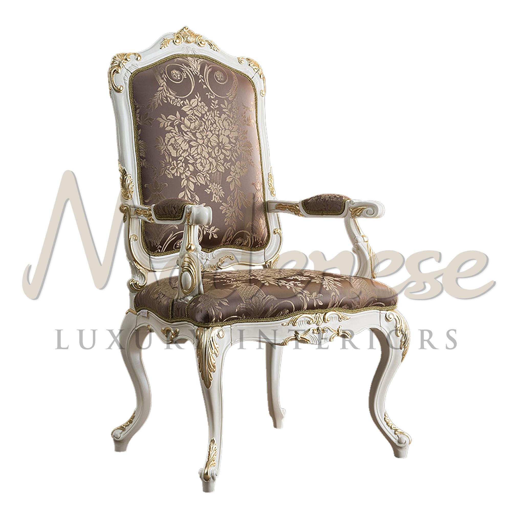 Barocker Stuhl mit Armlehnen in elfenbeinweißer Ausführung und geschwungenen Beinen von Modenese (Italienisch) im Angebot