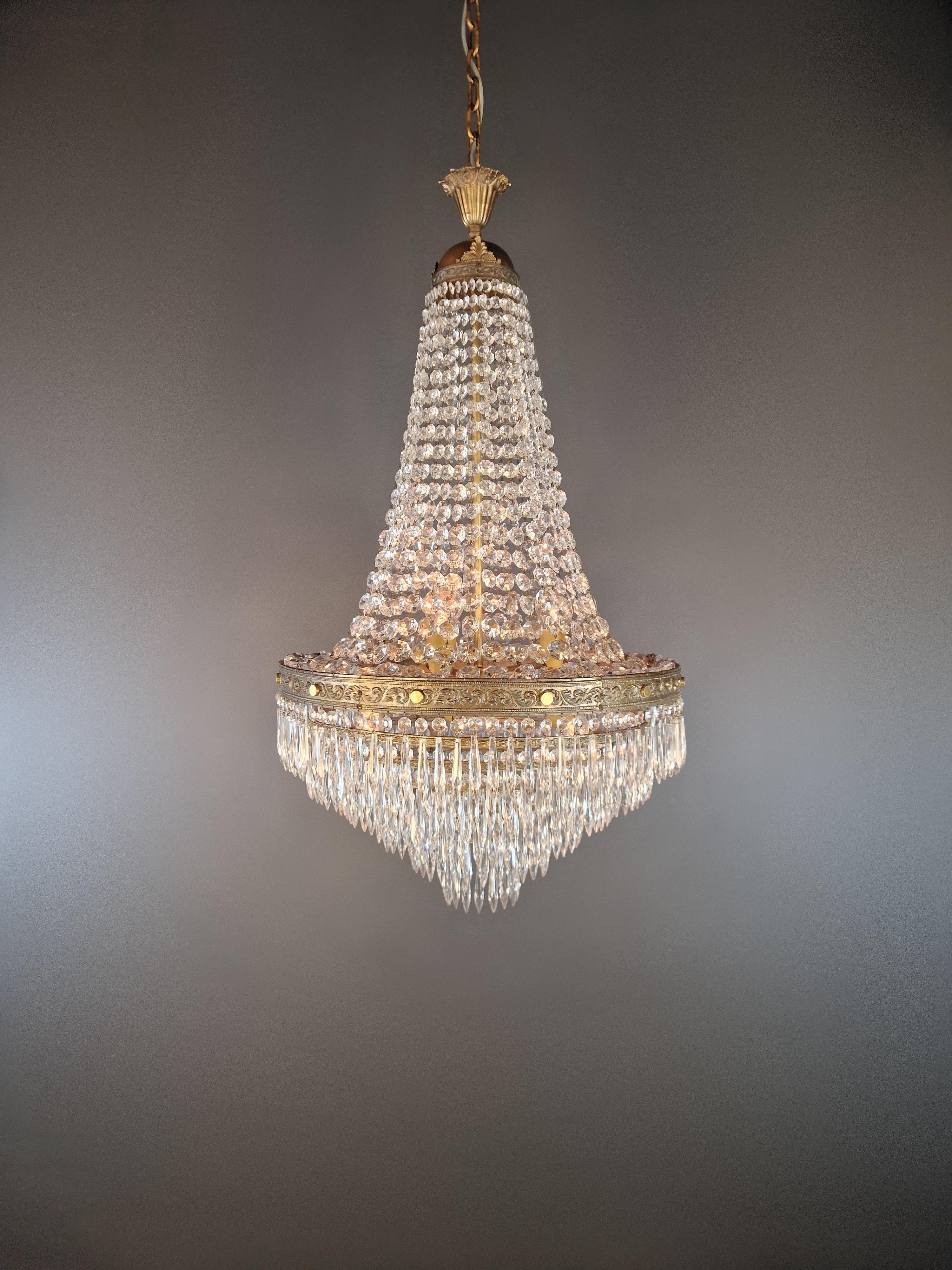 We present to you an exquisite Art Nouveau brass chandelier - a real rarity and an antique gem. This vintage chandelier has been lovingly and expertly restored in Berlin and its electrical wiring has been adapted for smooth operation in the USA. It