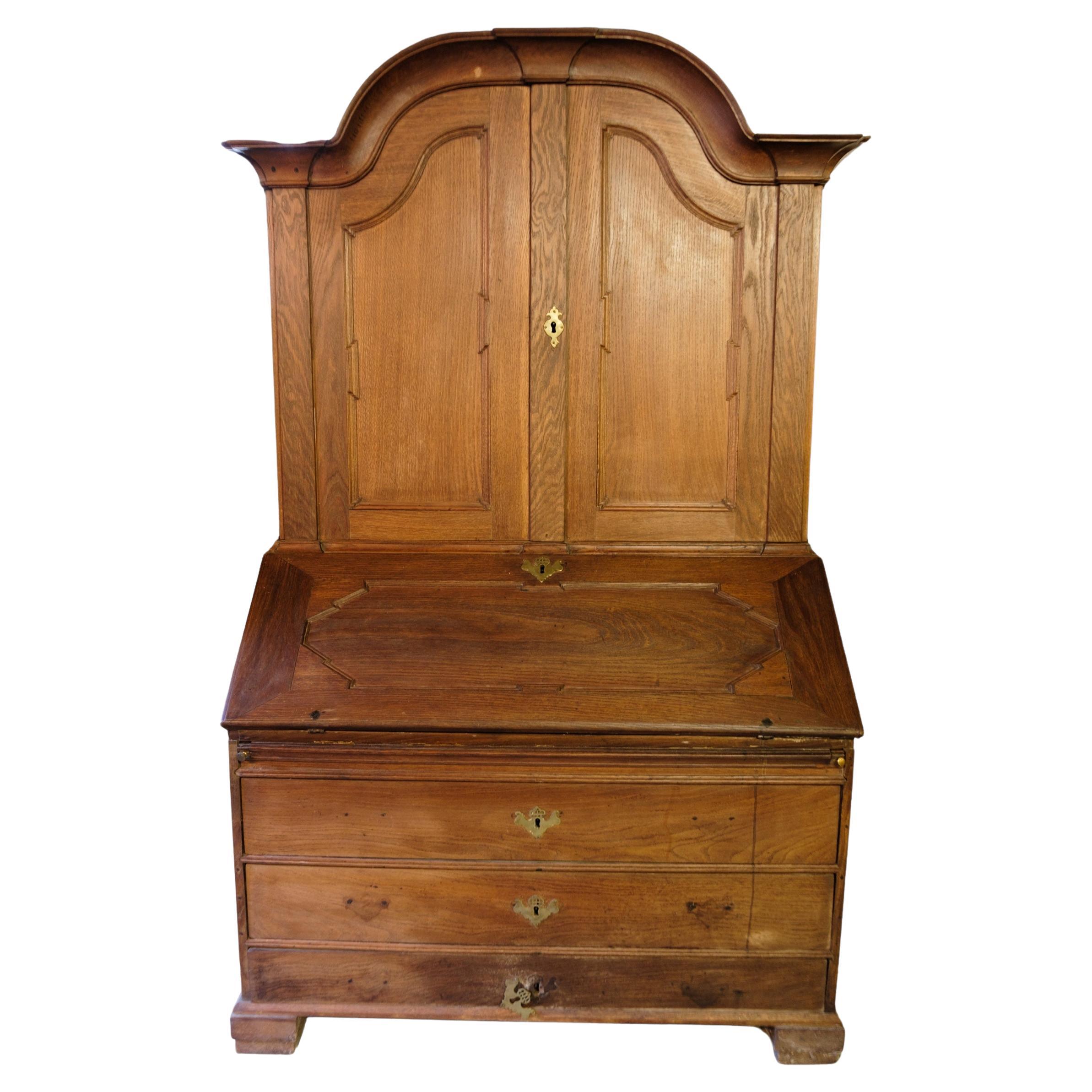 Baroque chatol with drawers made in baroque oak from 1740s For Sale