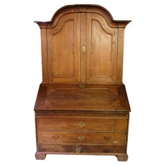 Baroque chatol with drawers made in baroque oak from 1740s