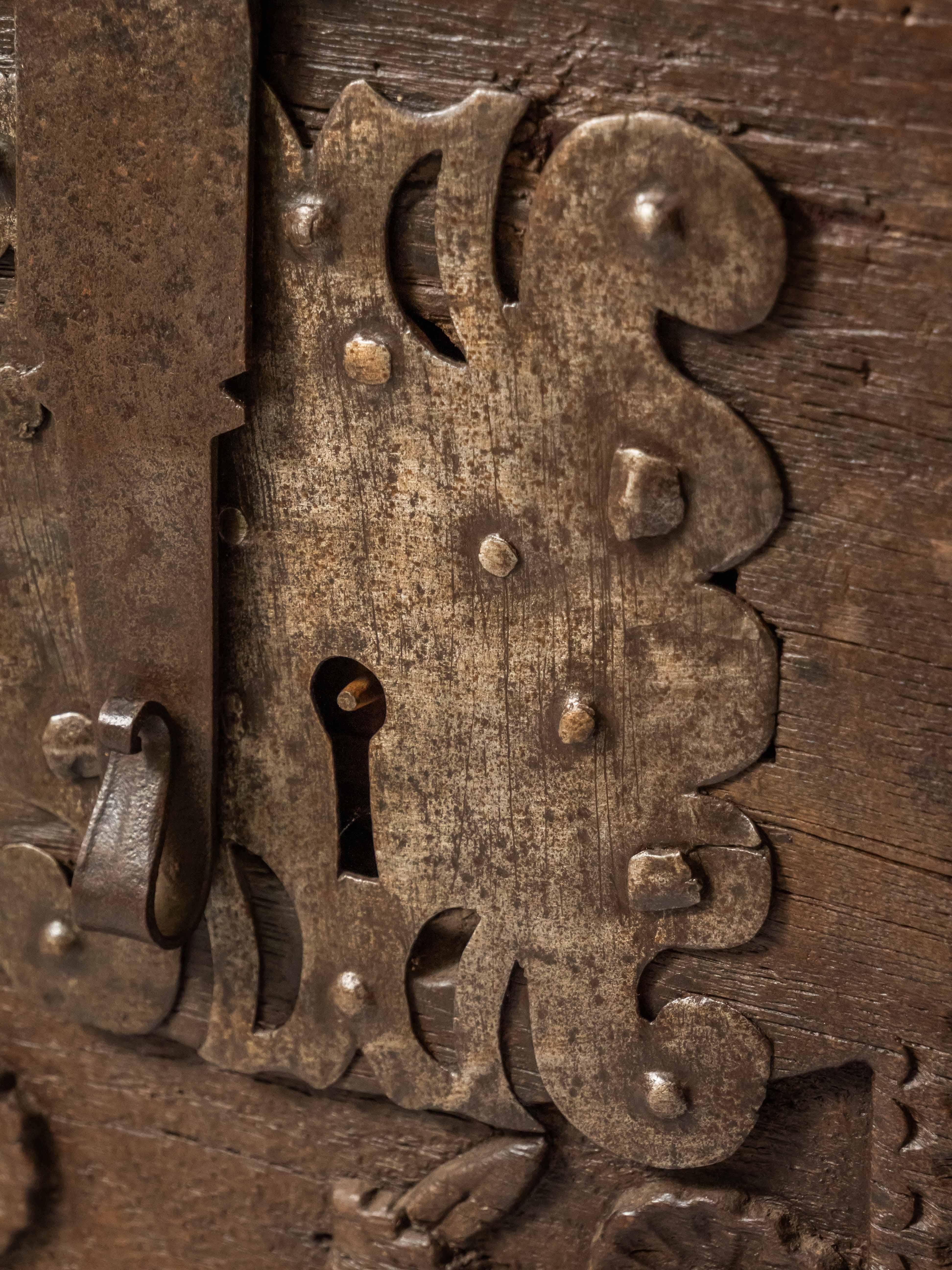 Baroque chest from the 18th century For Sale 1