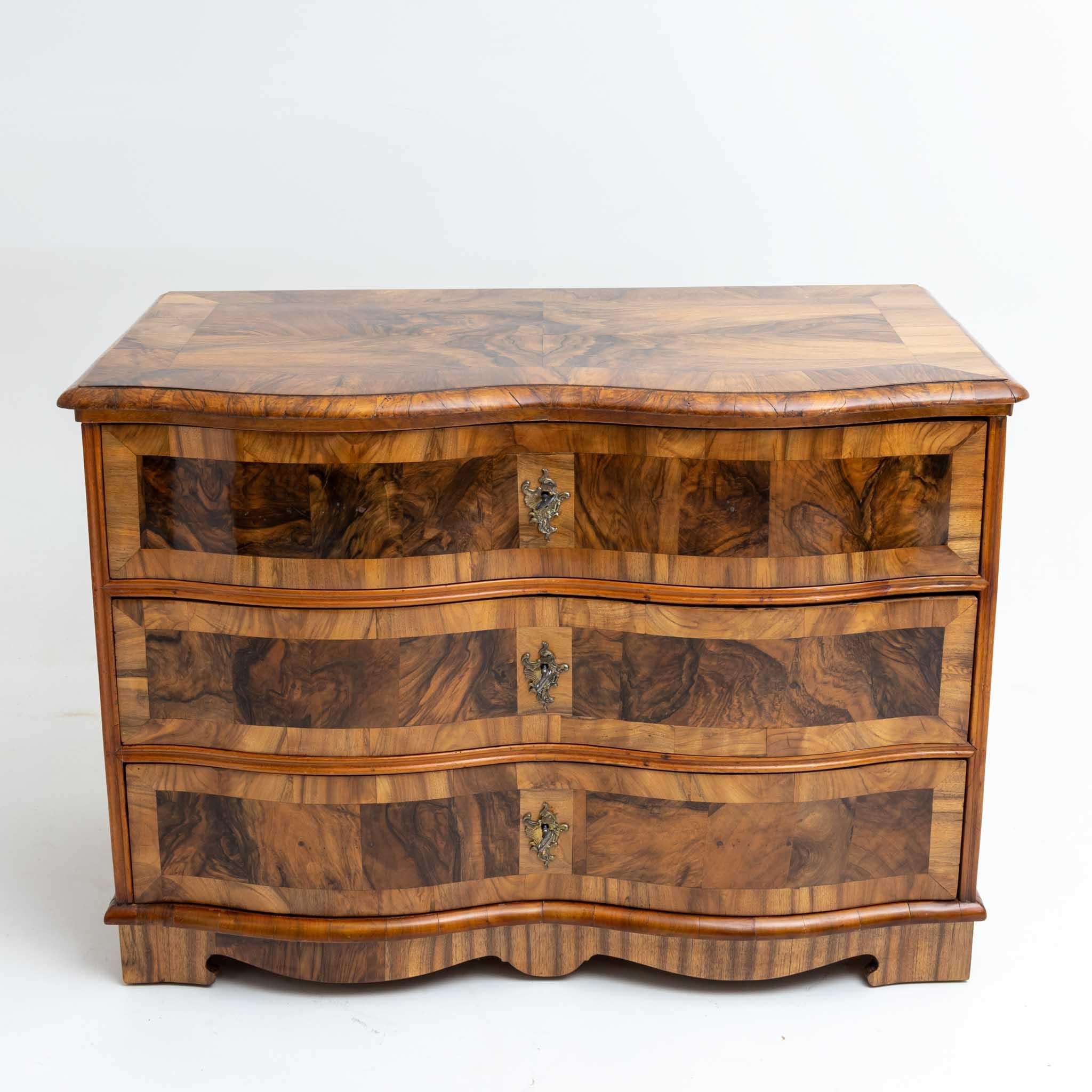 18th Century and Earlier Baroque Chest of Drawers, hand-polished Walnut Veneer, Germany, Mid-18th Century