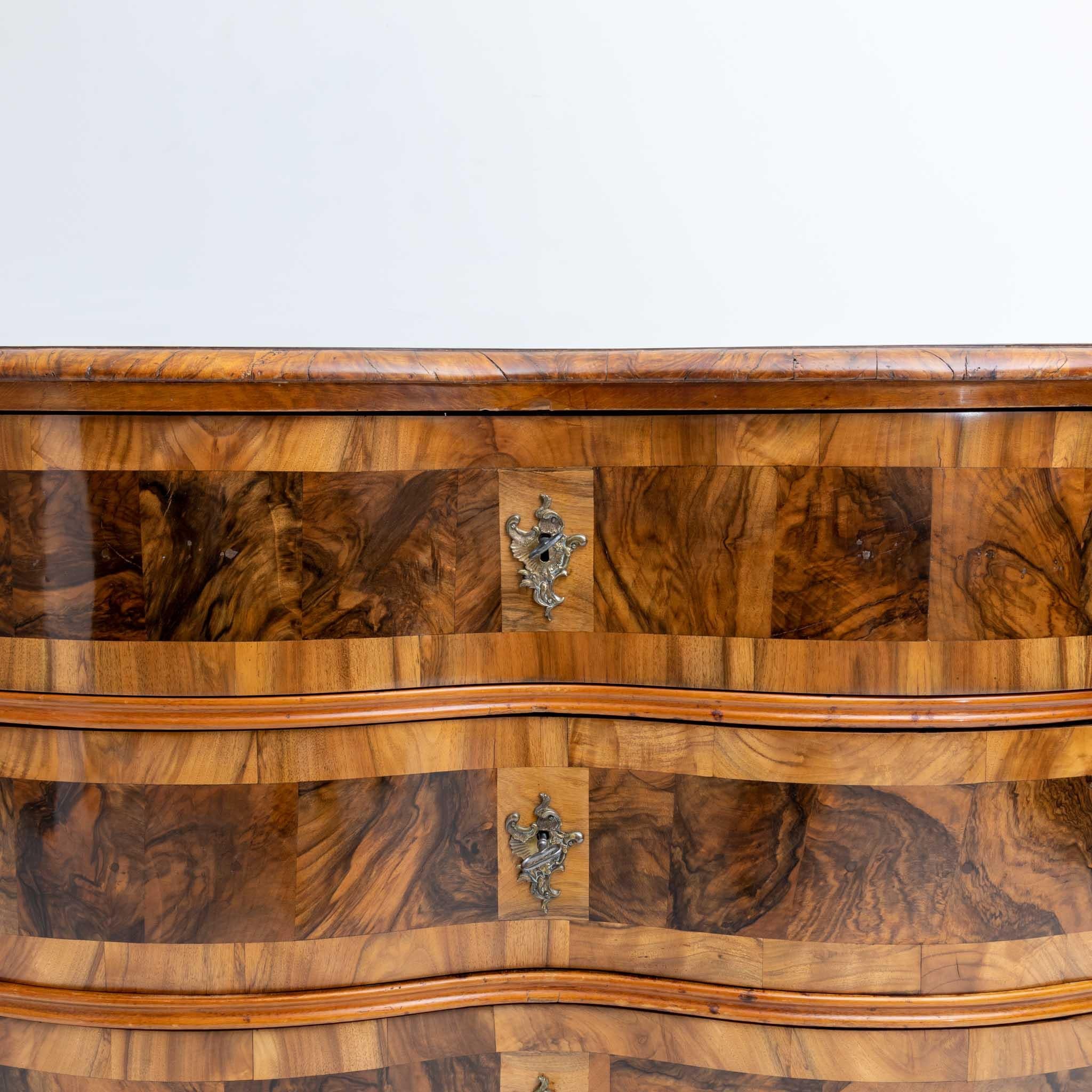 Baroque Chest of Drawers, hand-polished Walnut Veneer, Germany, Mid-18th Century 1