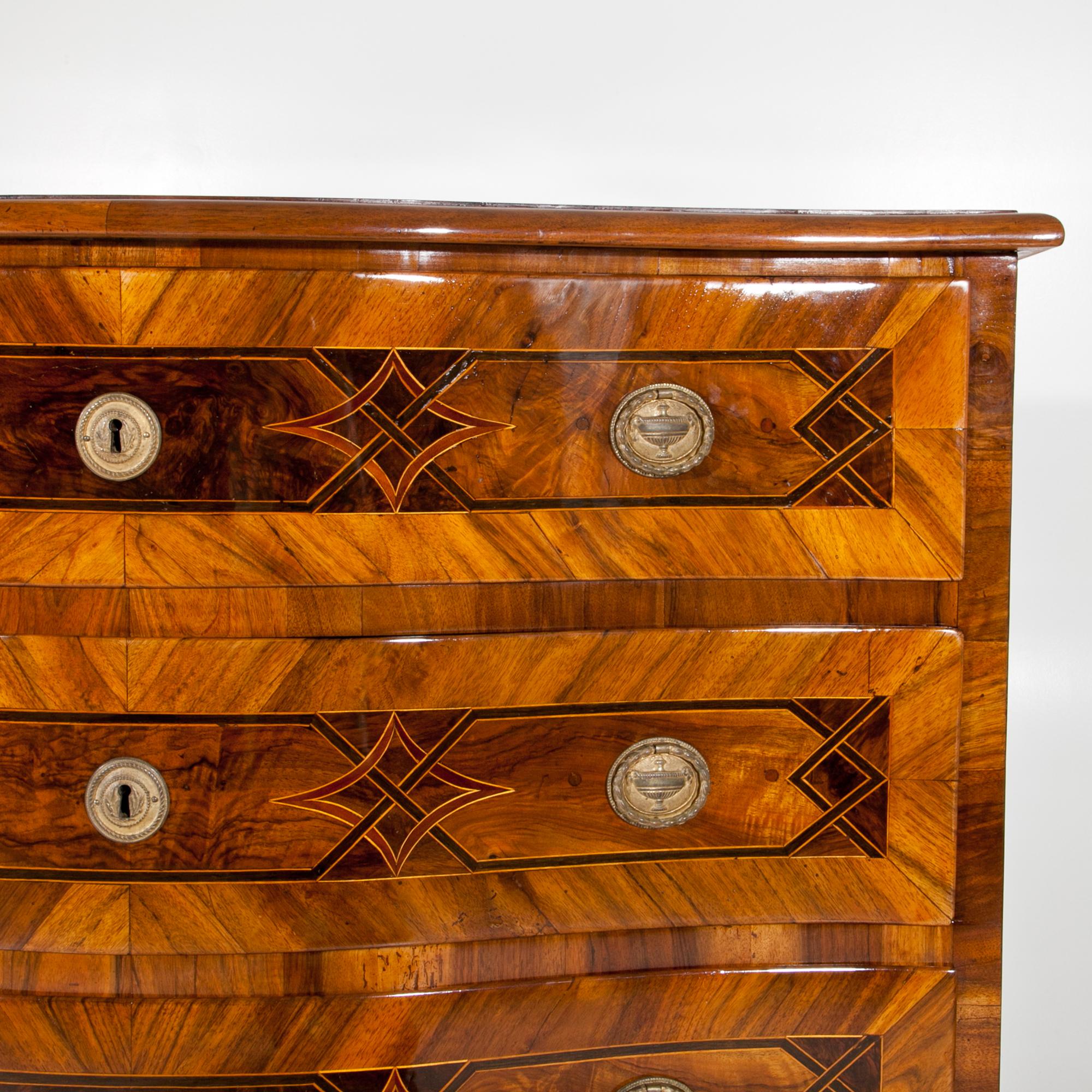 Walnut Baroque Chest of Drawers, 18th Century