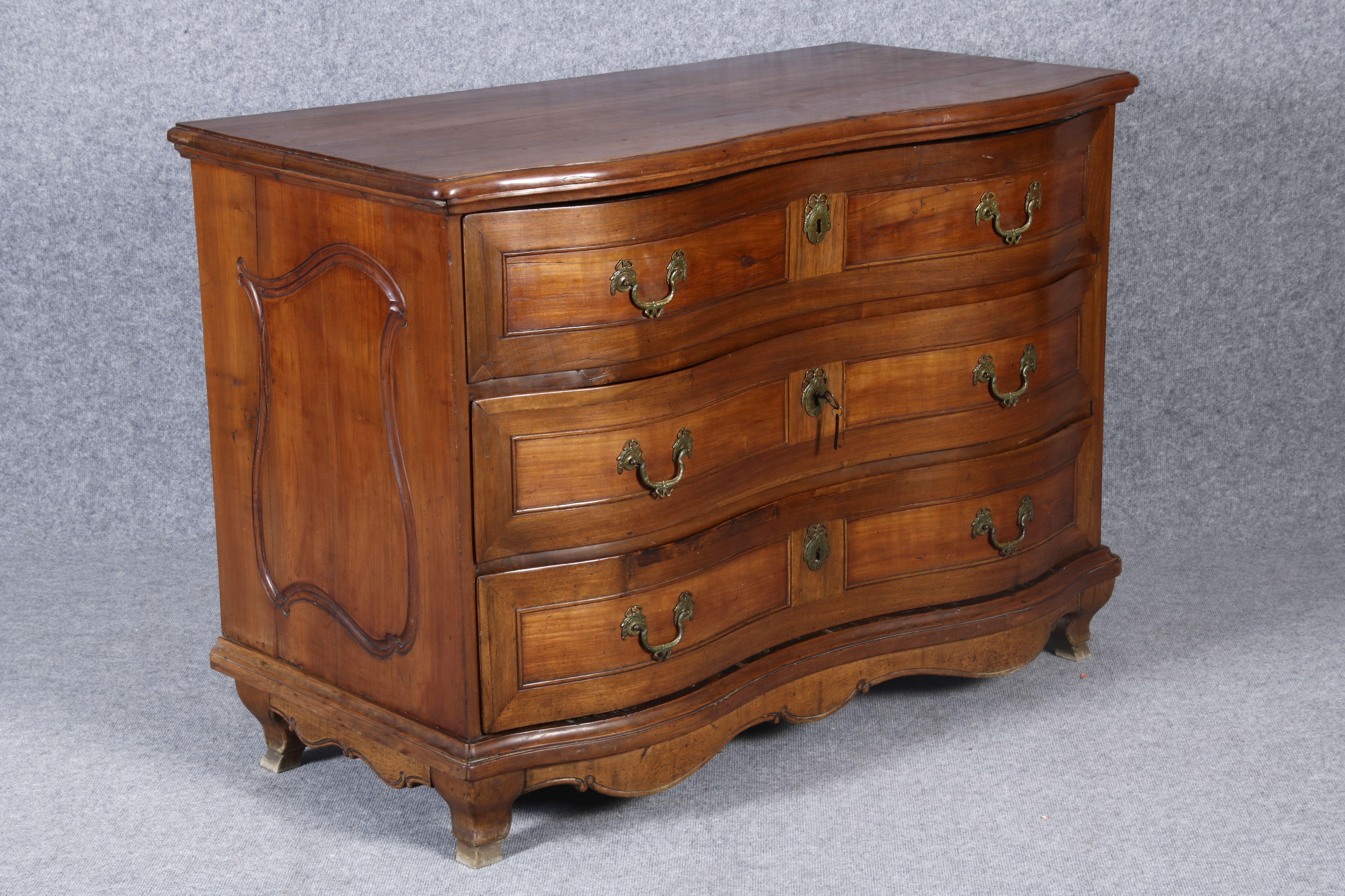 Baroque Chest of Drawers, 18th Century Walnut 10