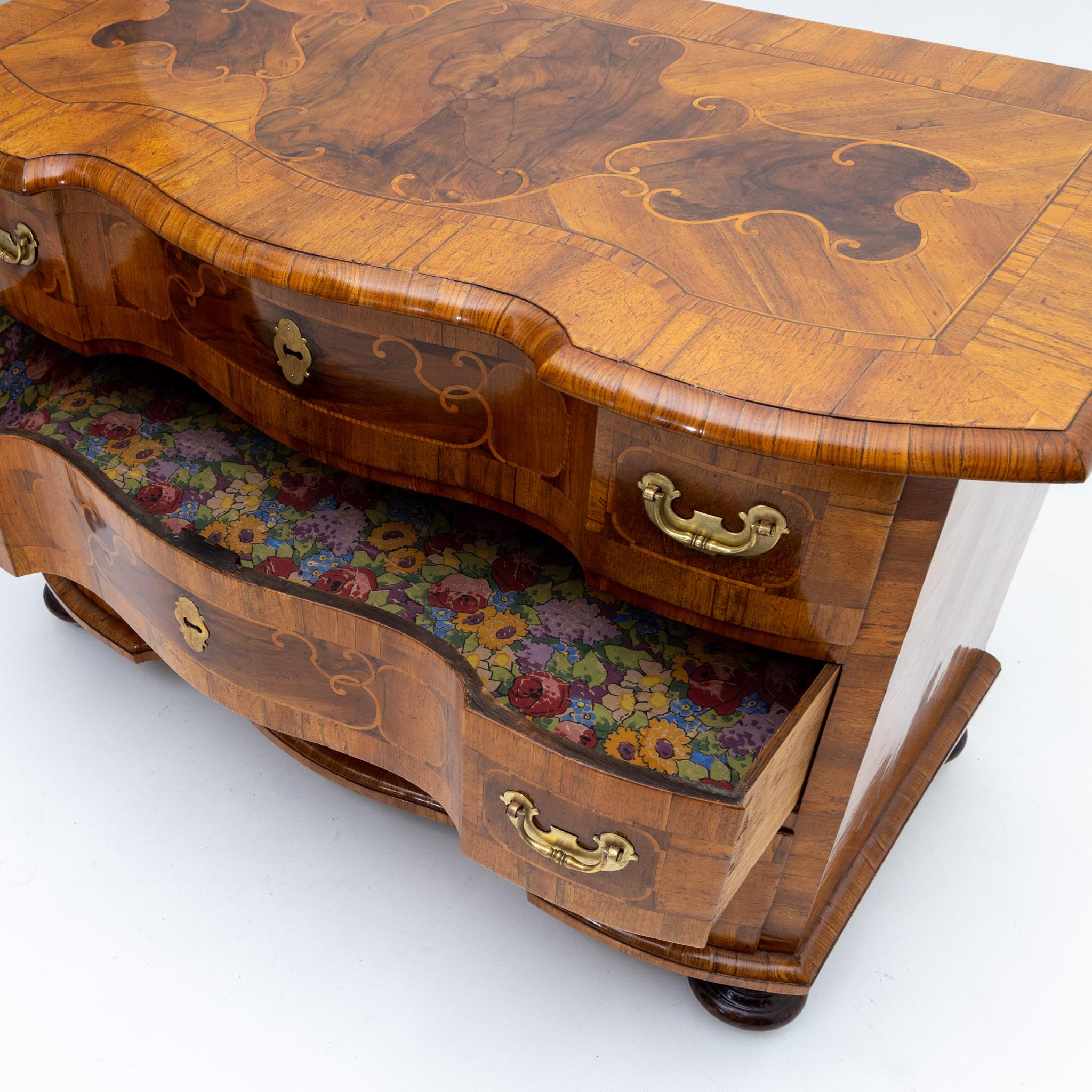 Baroque Chest of Drawers, Braunschweig, Saxony, Mid-18th Century In Good Condition In Greding, DE