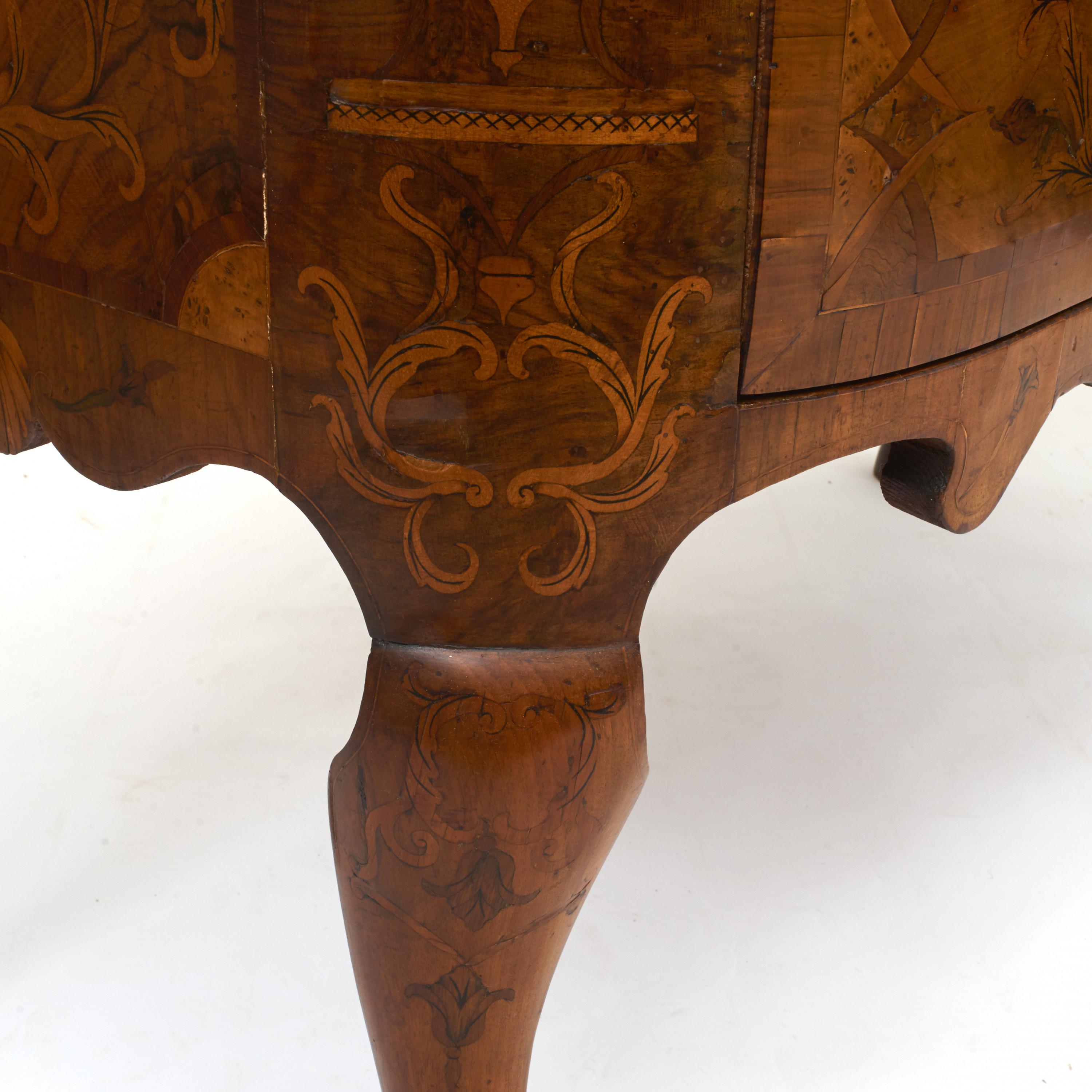 Baroque Chest of Drawers Walnut veneer with Marquetry Deco. Castle Furniture For Sale 5
