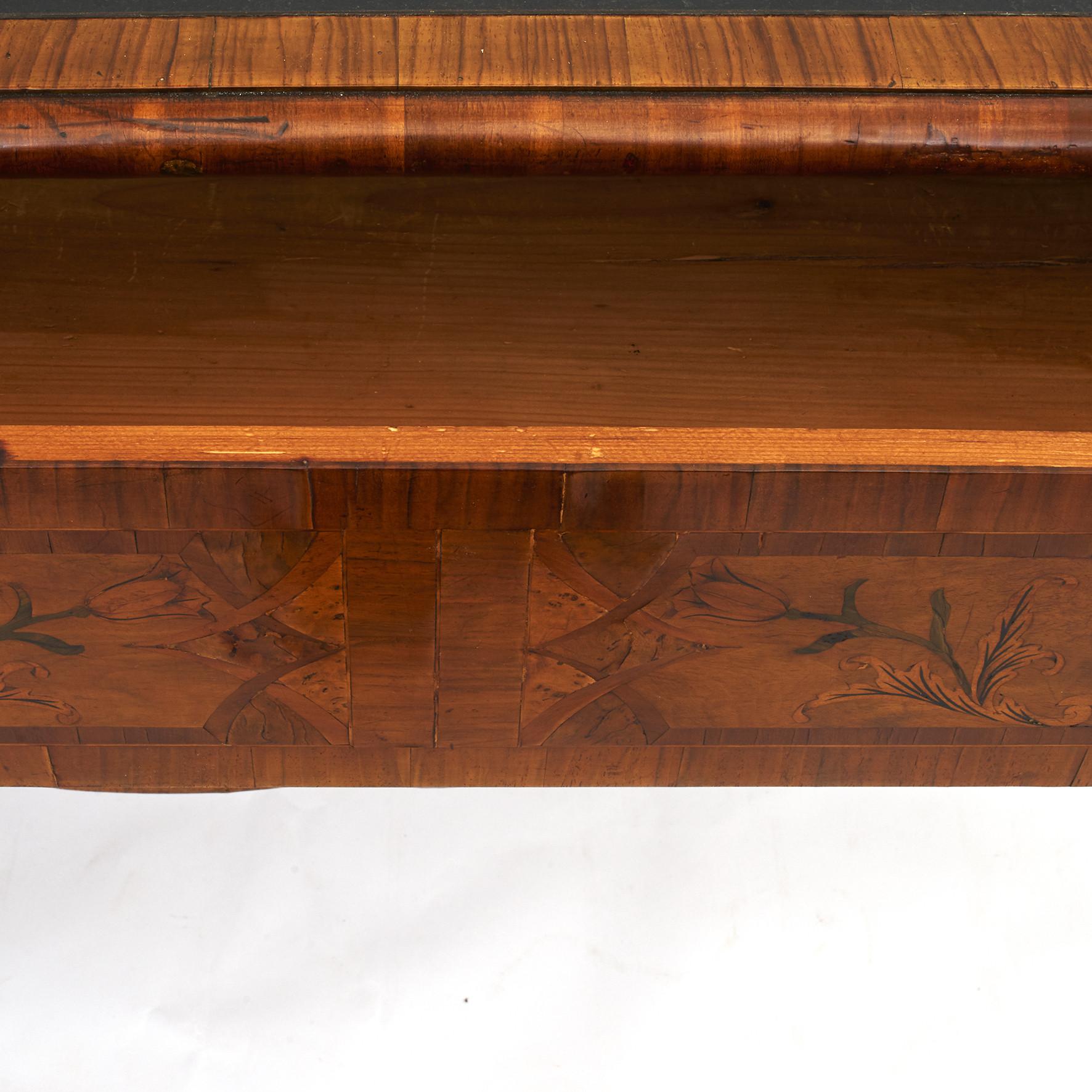 German Baroque Chest of Drawers Walnut veneer with Marquetry Deco. Castle Furniture For Sale