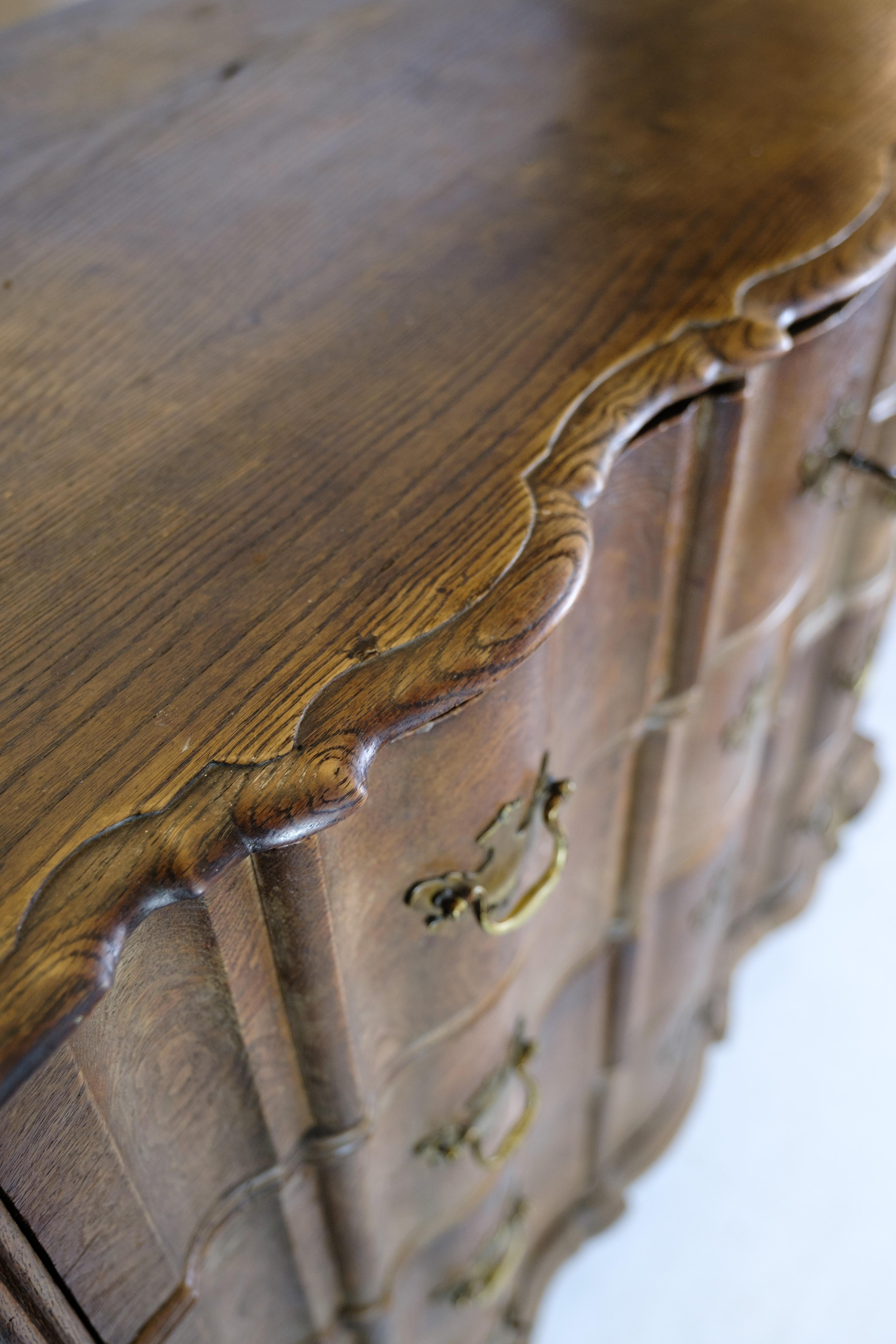 Oak Baroque chest of drawers in oak with brass fittings from the 1780