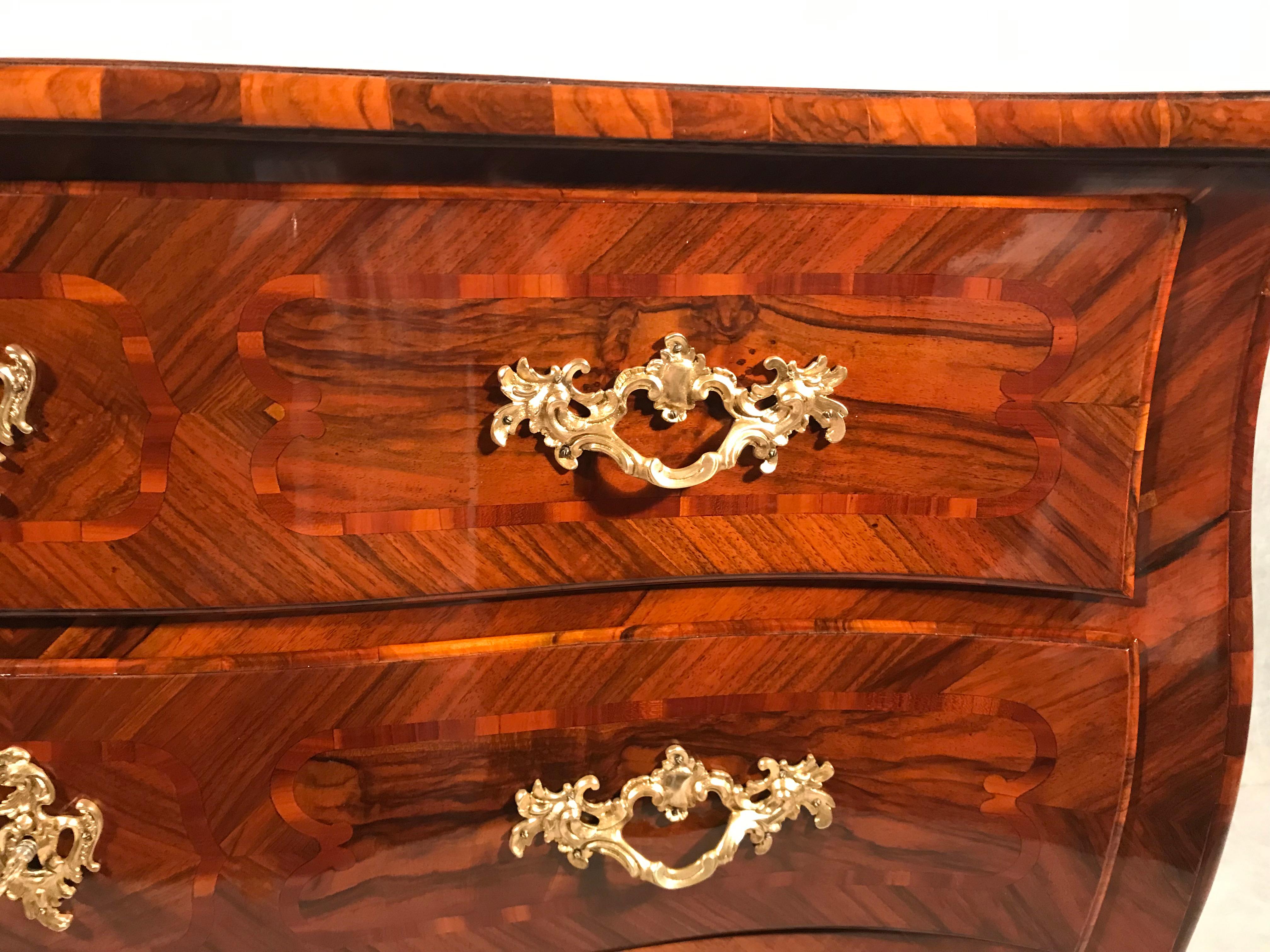 Noce Baroque Chest of Drawers, South German 1740-50 in vendita