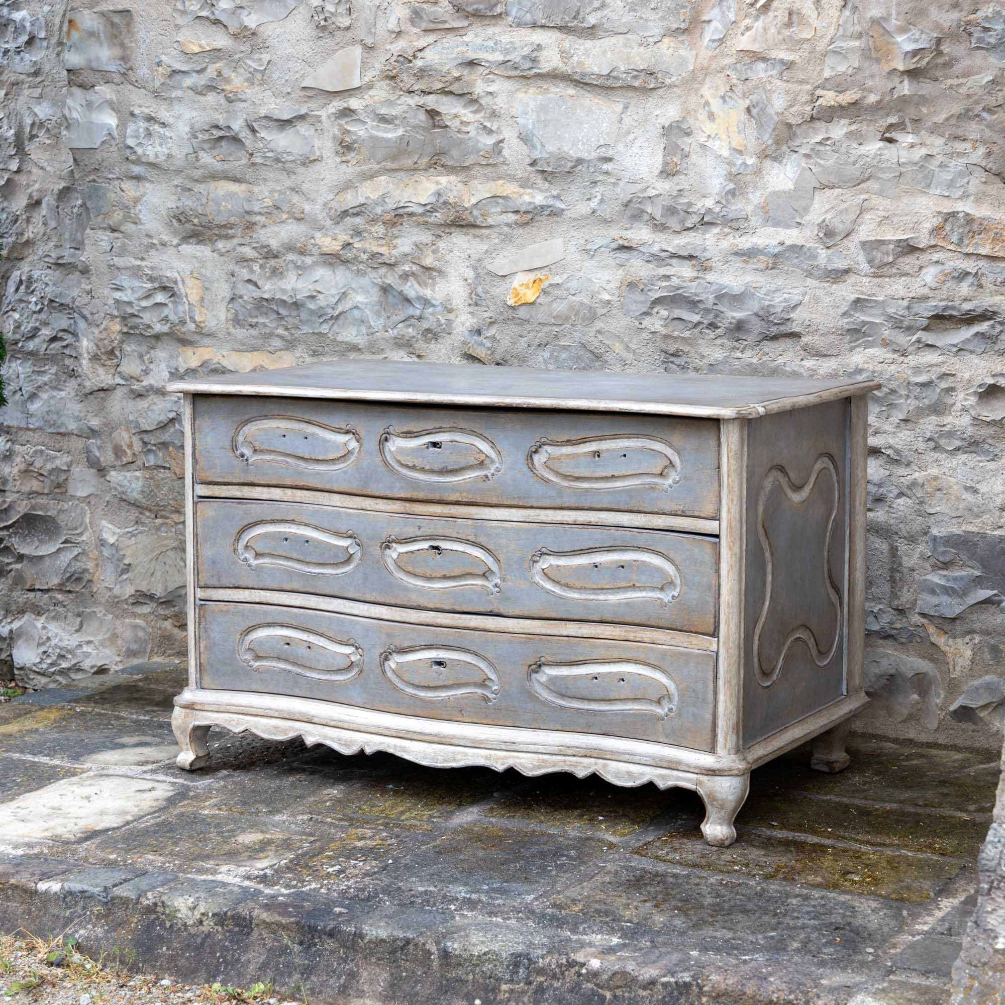 Baroque chest of drawers, Southern German 18th century In Good Condition For Sale In Greding, DE