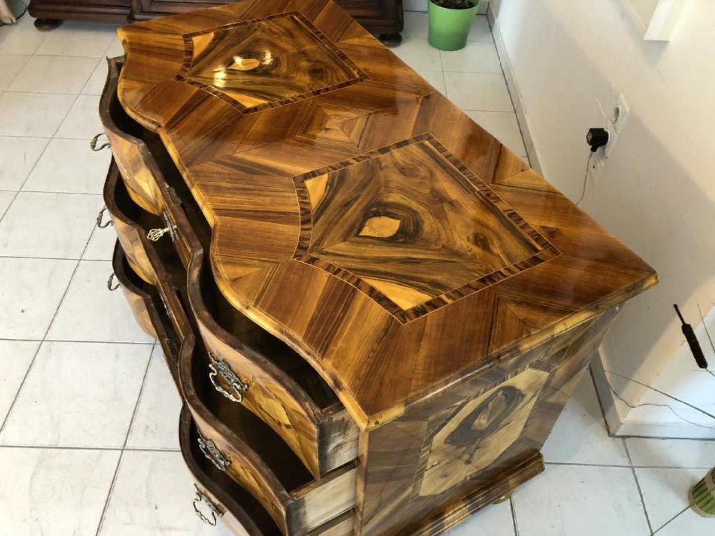 Baroque Chest of Drawers with Dreamlike Walnut Veneered Marquetry 1