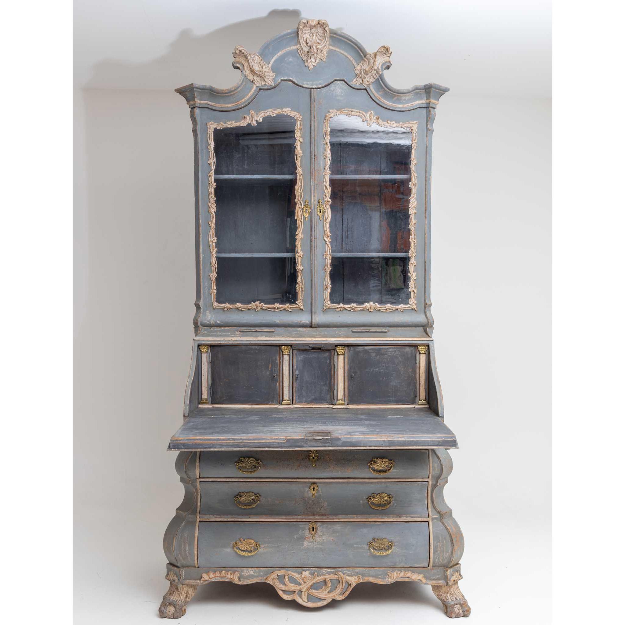 Large Dutch bureau with four-drawer chest of drawers and typical multi-profiled corner solution on claw feet with carved frame. Behind the wavy slanted flap are three lockable single-door compartments with pilaster decoration. Above this rises a