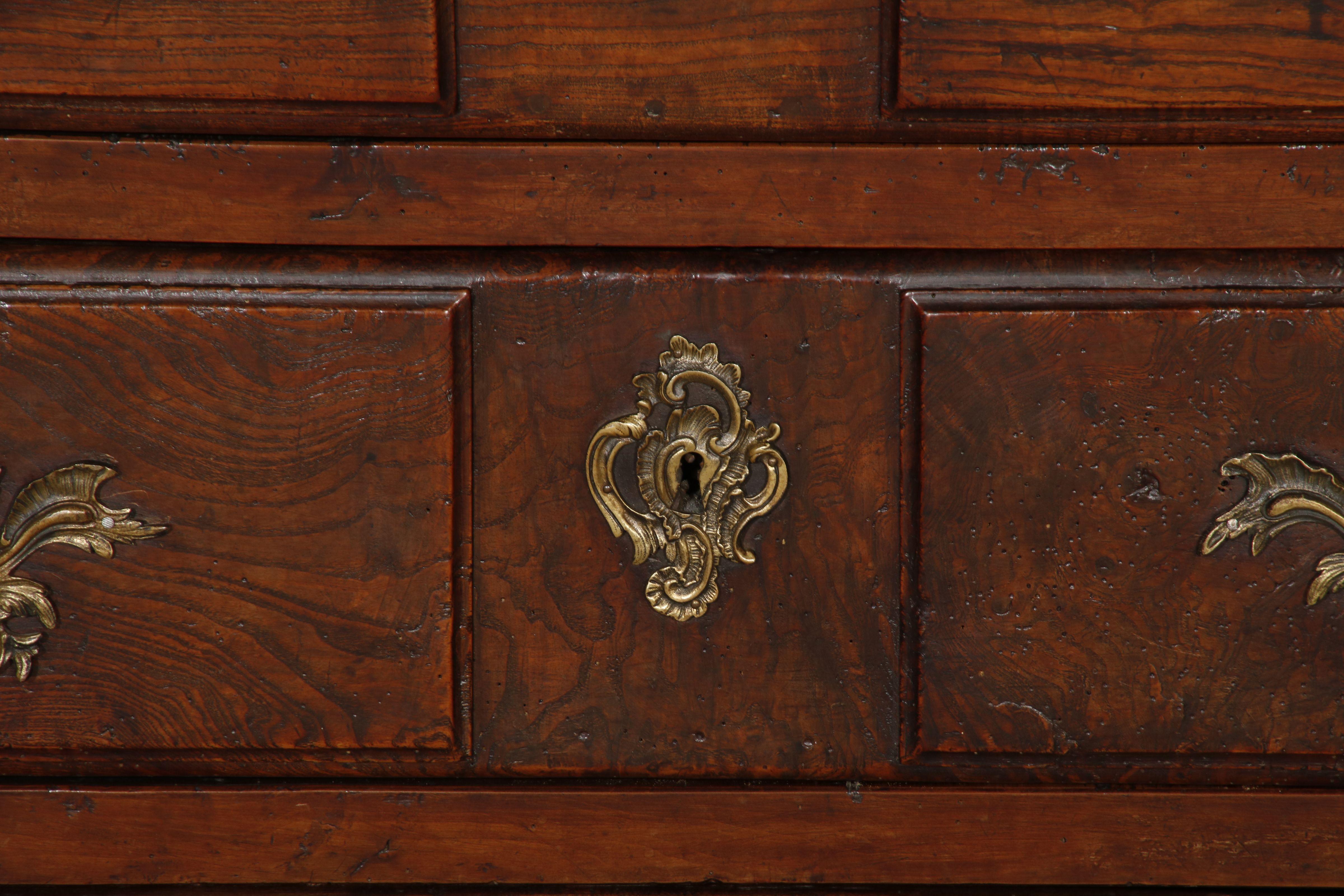 Baroque Chest with Beautiful Patina Walnut Ash, 18th Century im Zustand „Gut“ in Glauburg, DE