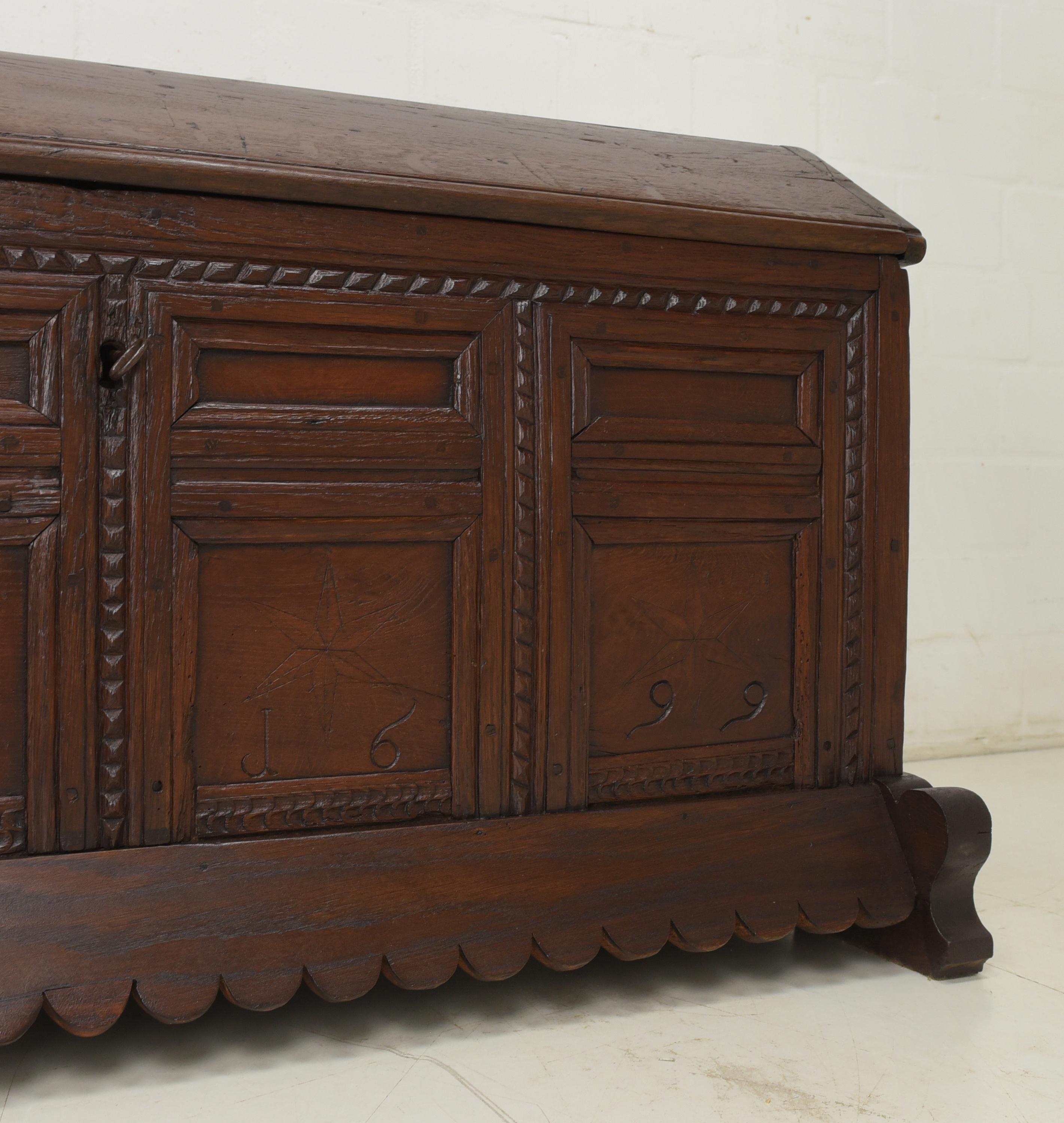 Baroque Coffin Lid Chest in Solid Oak, 1700 5