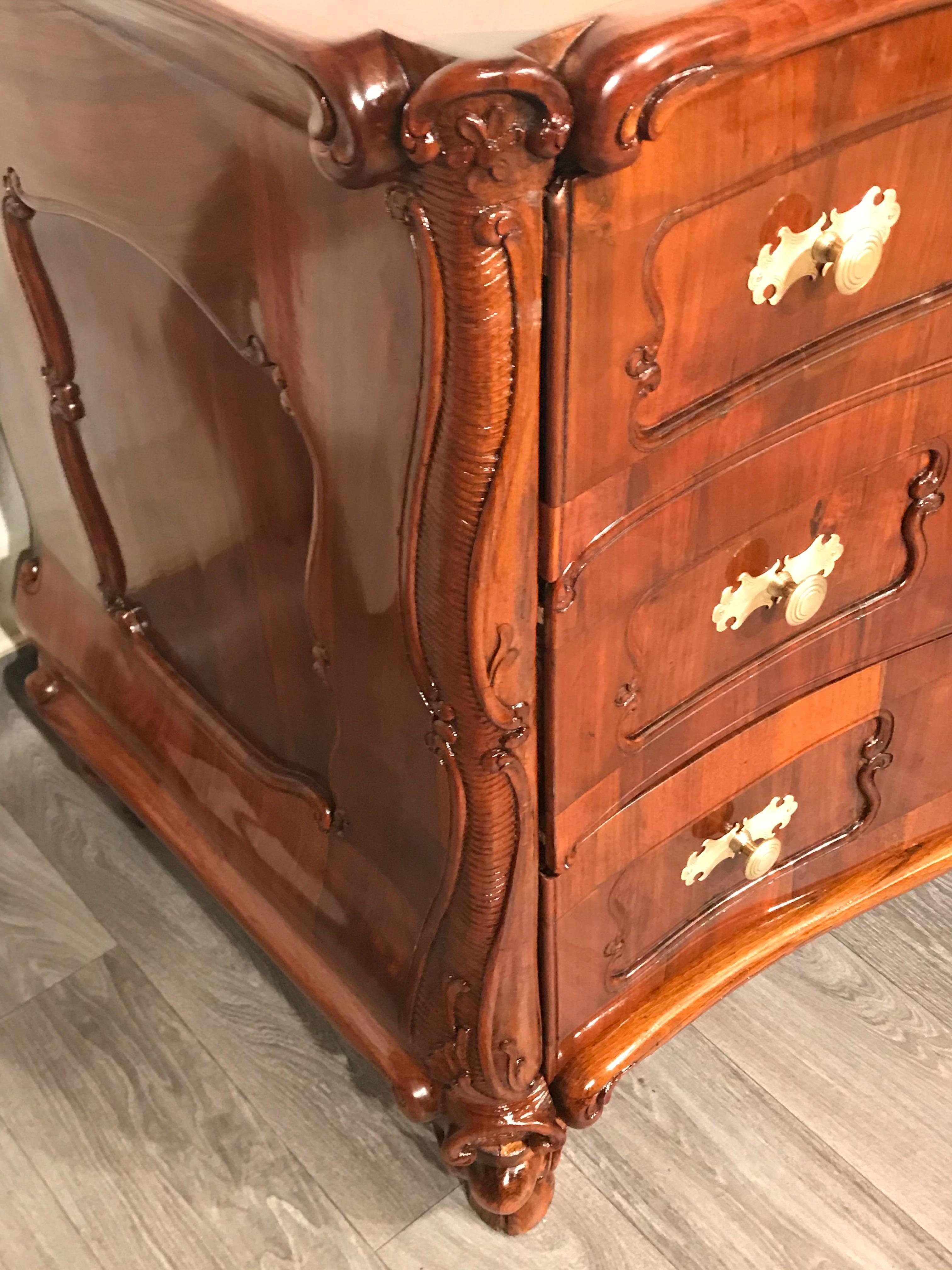 Baroque Commode, Switzerland 18th Century, Walnut For Sale 5