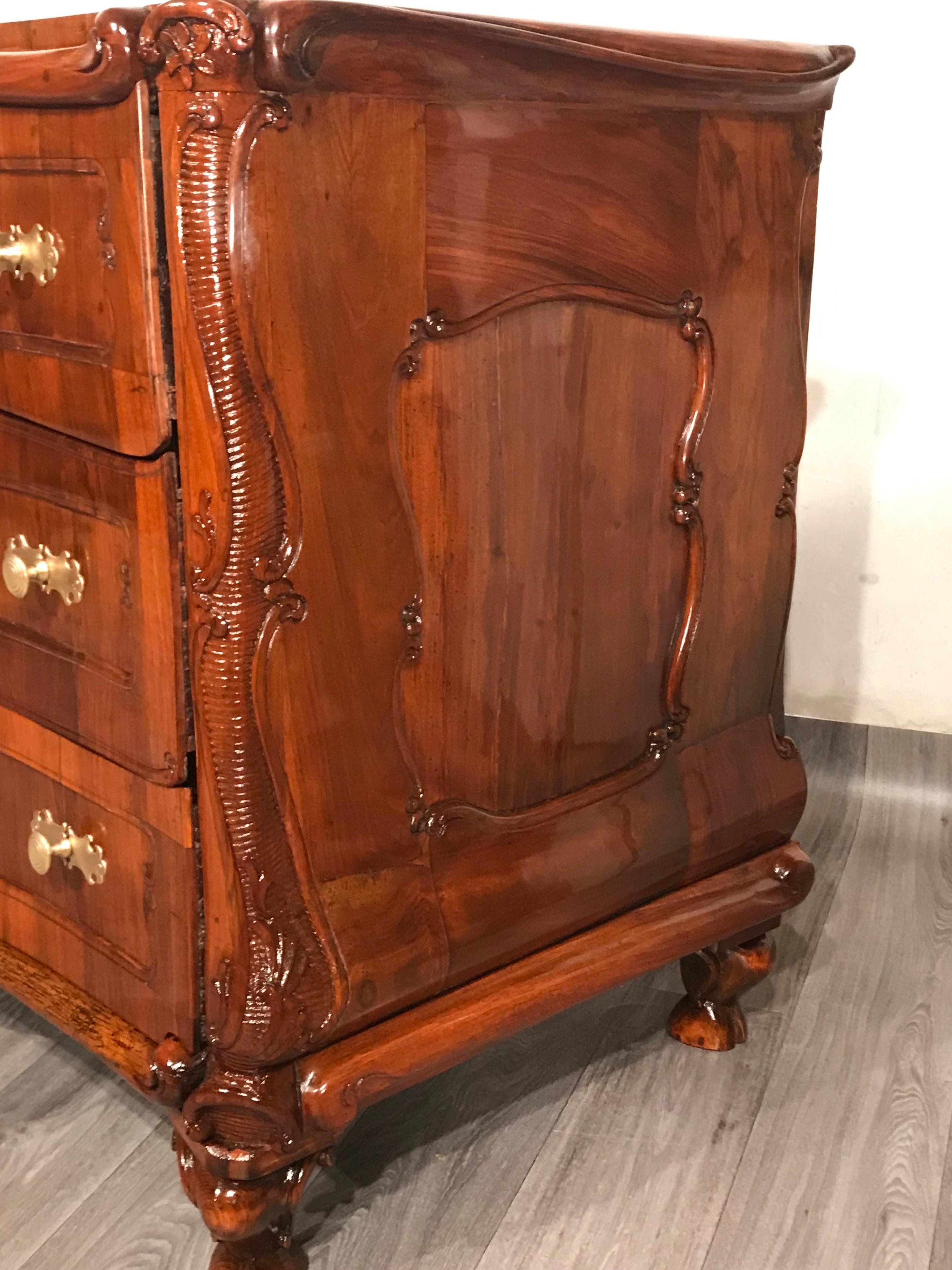 Baroque Commode, Switzerland 18th Century, Walnut In Good Condition For Sale In Belmont, MA