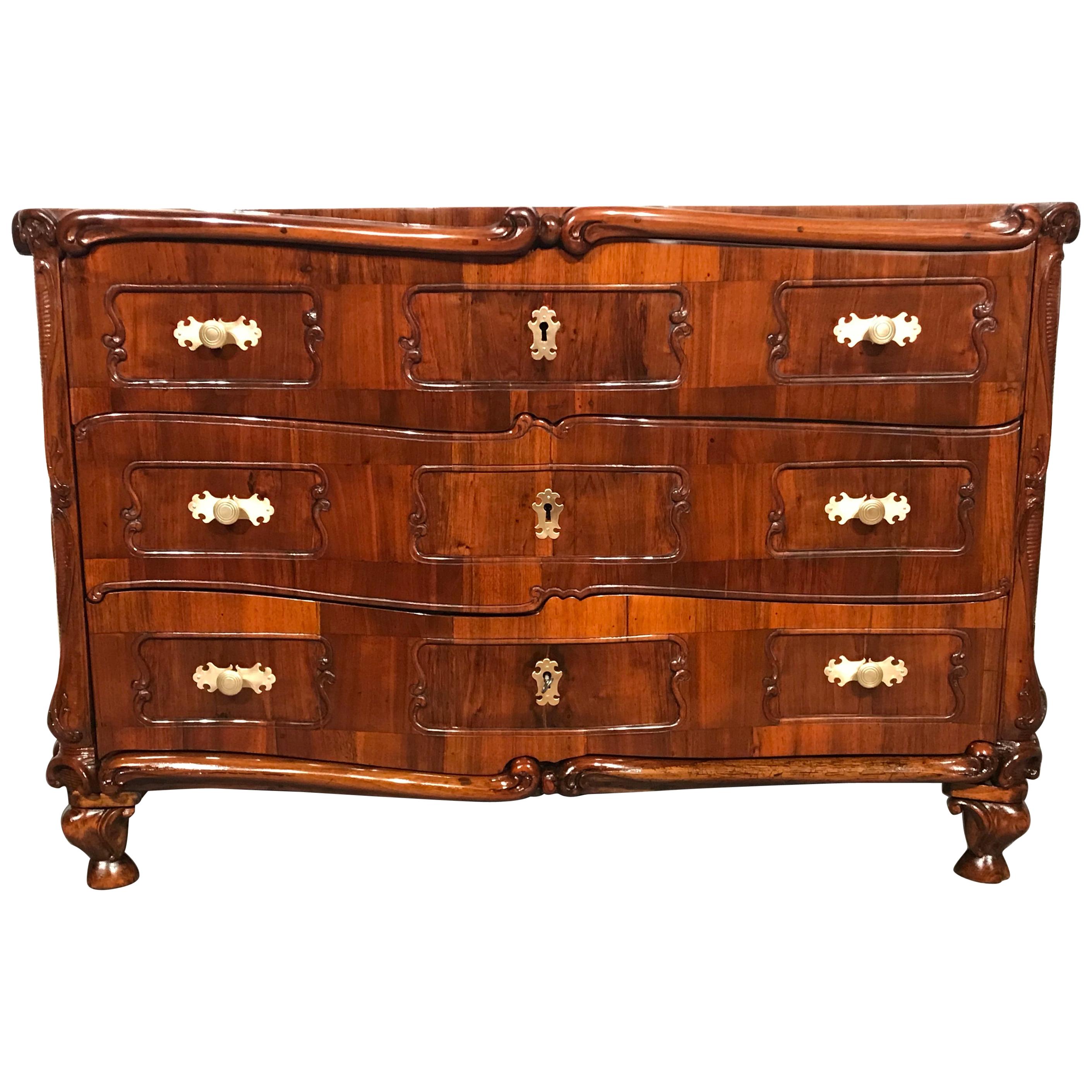 Commode baroque, Suisse 18e siècle, Noyer