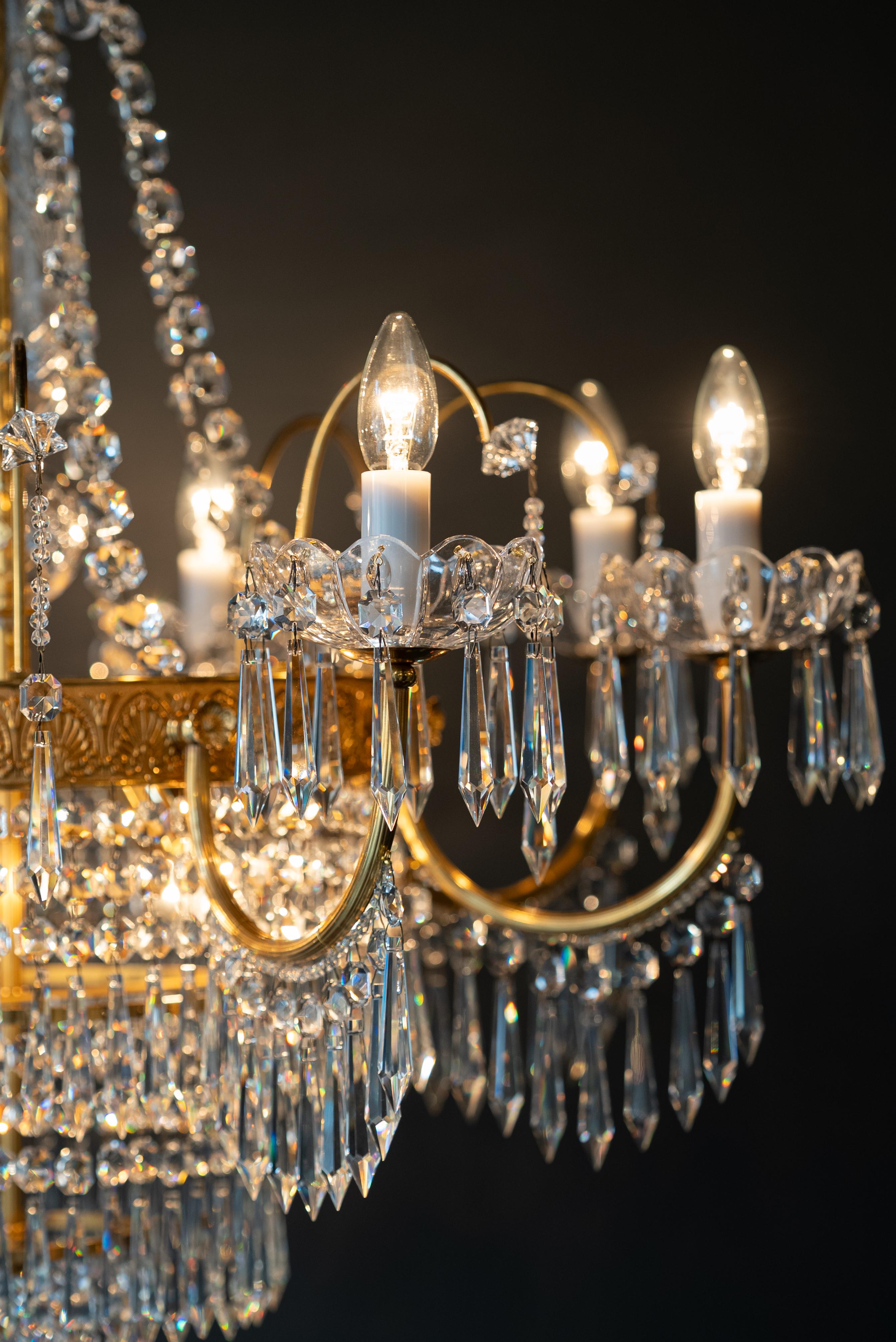 Barock-Kristall-Kronleuchter, massives Messing, Grand Classic Pendelleuchte im Zustand „Neu“ im Angebot in Berlin, DE