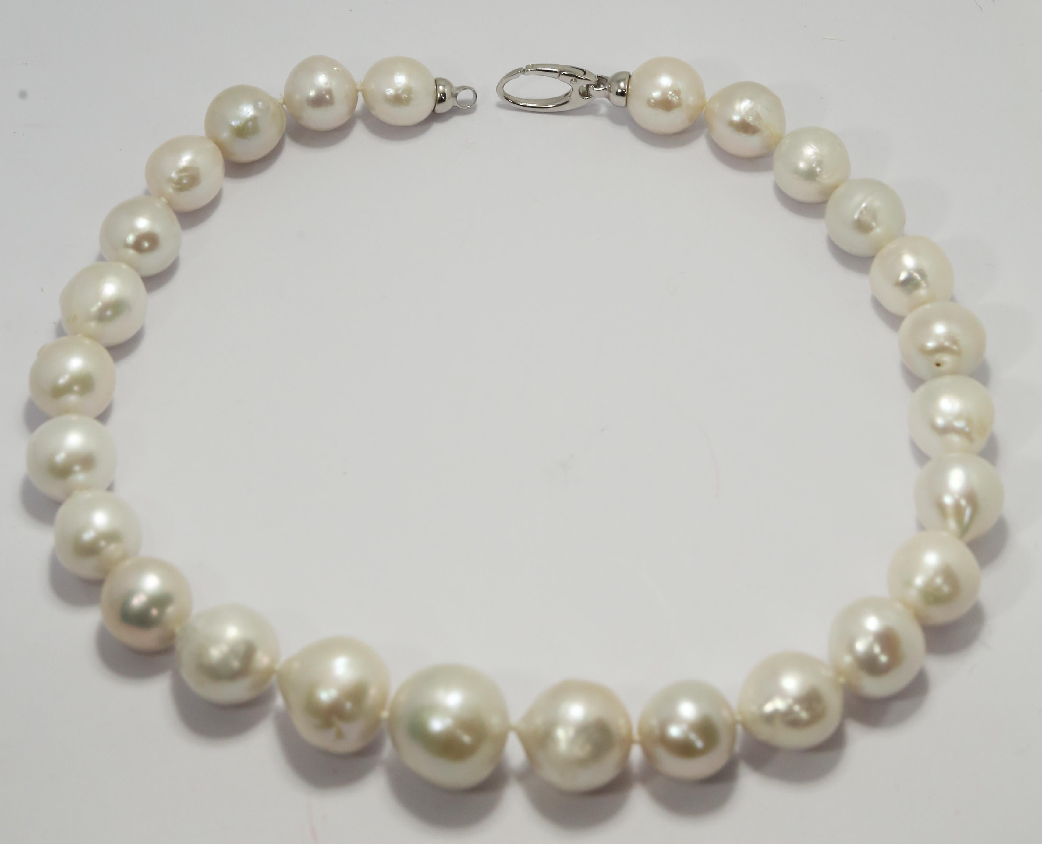 Barocke Barock-Halskette mit versteinerten S.Sea-Perlen und Dreifachverschluss aus Sterlingsilber (Zeitgenössisch) im Angebot