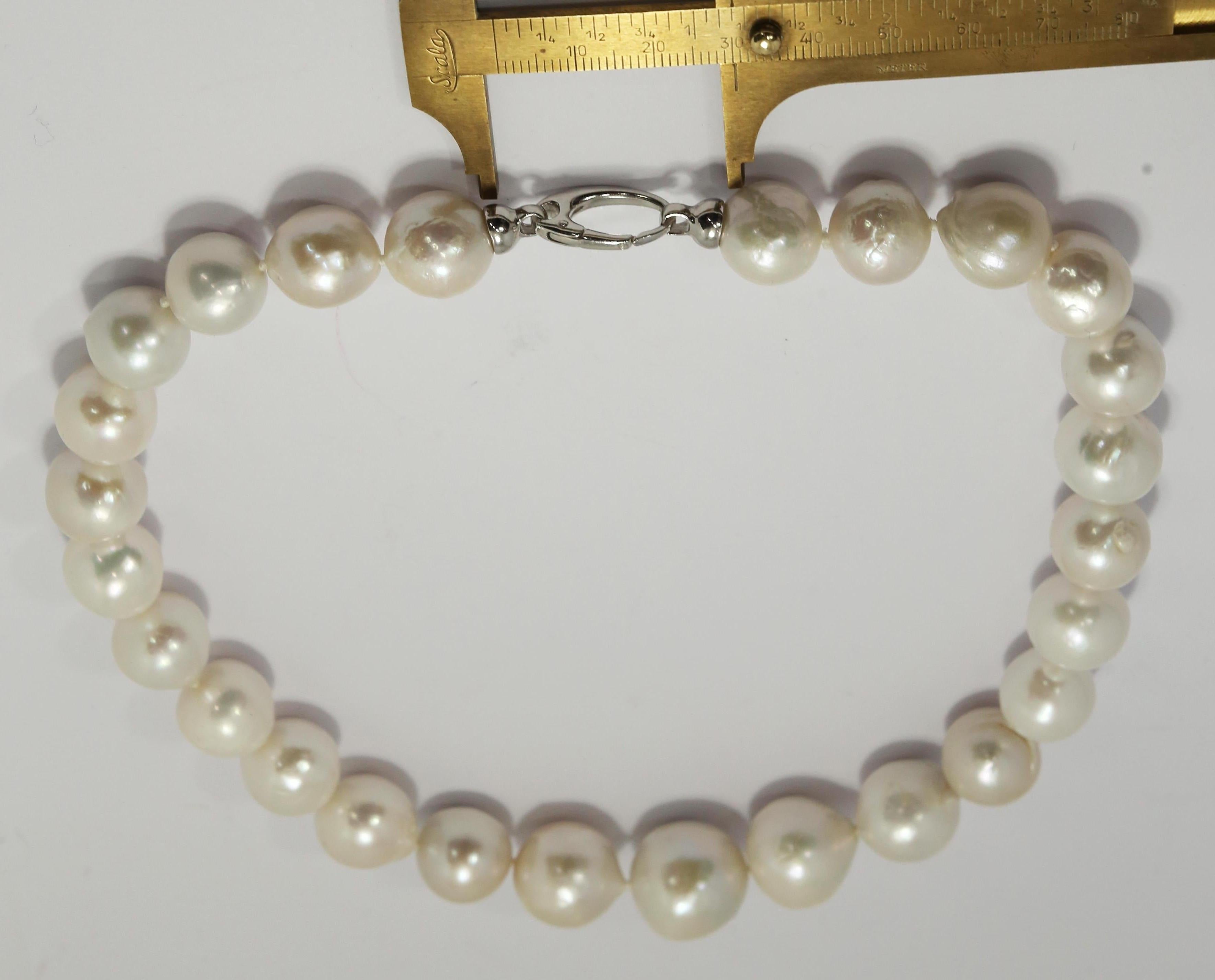 Barocke Barock-Halskette mit versteinerten S.Sea-Perlen und Dreifachverschluss aus Sterlingsilber Damen im Angebot
