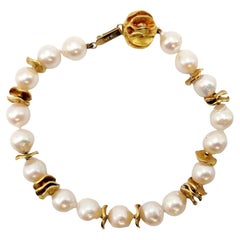 Vintage Baroque Cultured Akoya Pearl and 14 Karat Yellow Gold Disc Station Bracelet