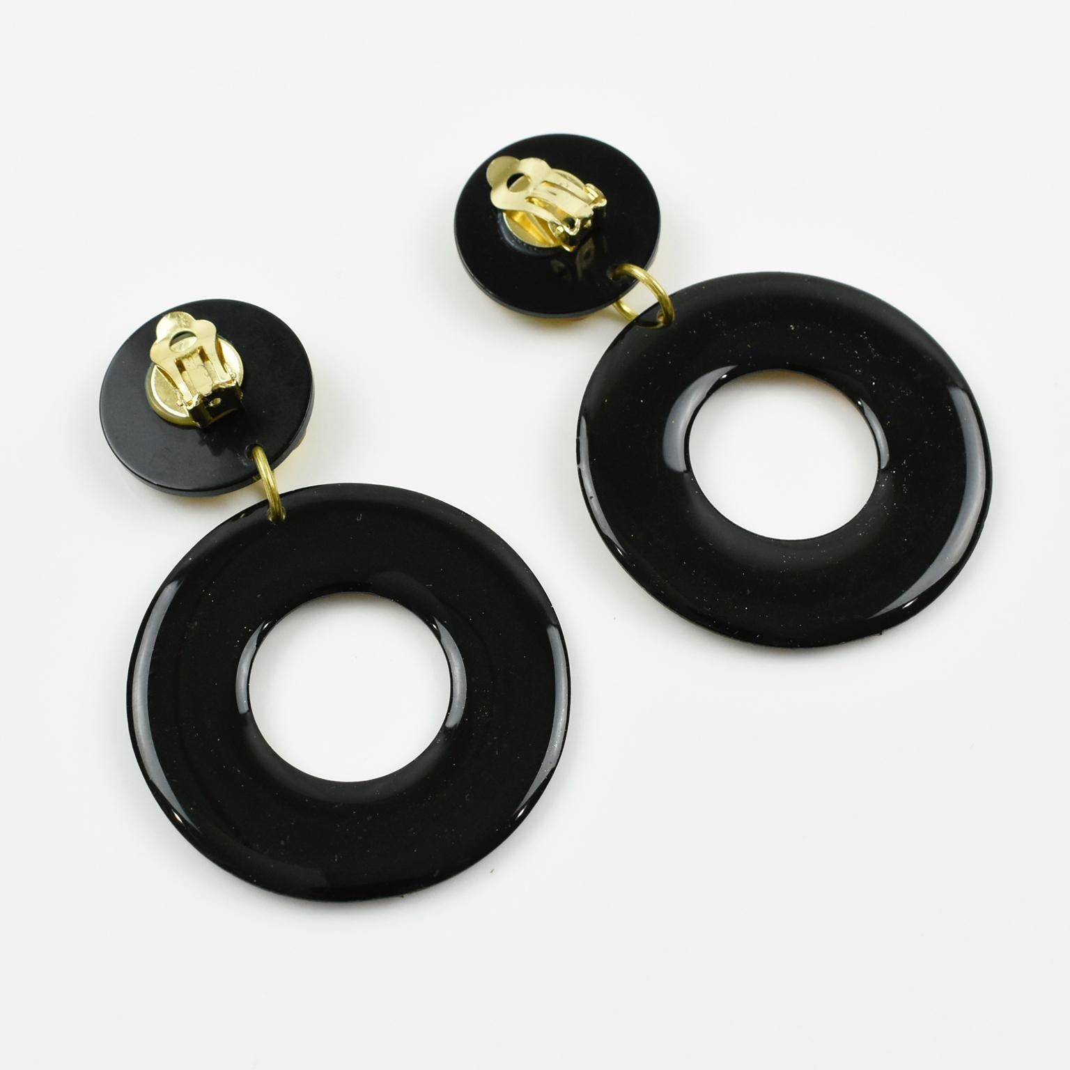 Baroque Dangle Lucite Clip Earrings Black and Gold Design In Excellent Condition For Sale In Atlanta, GA