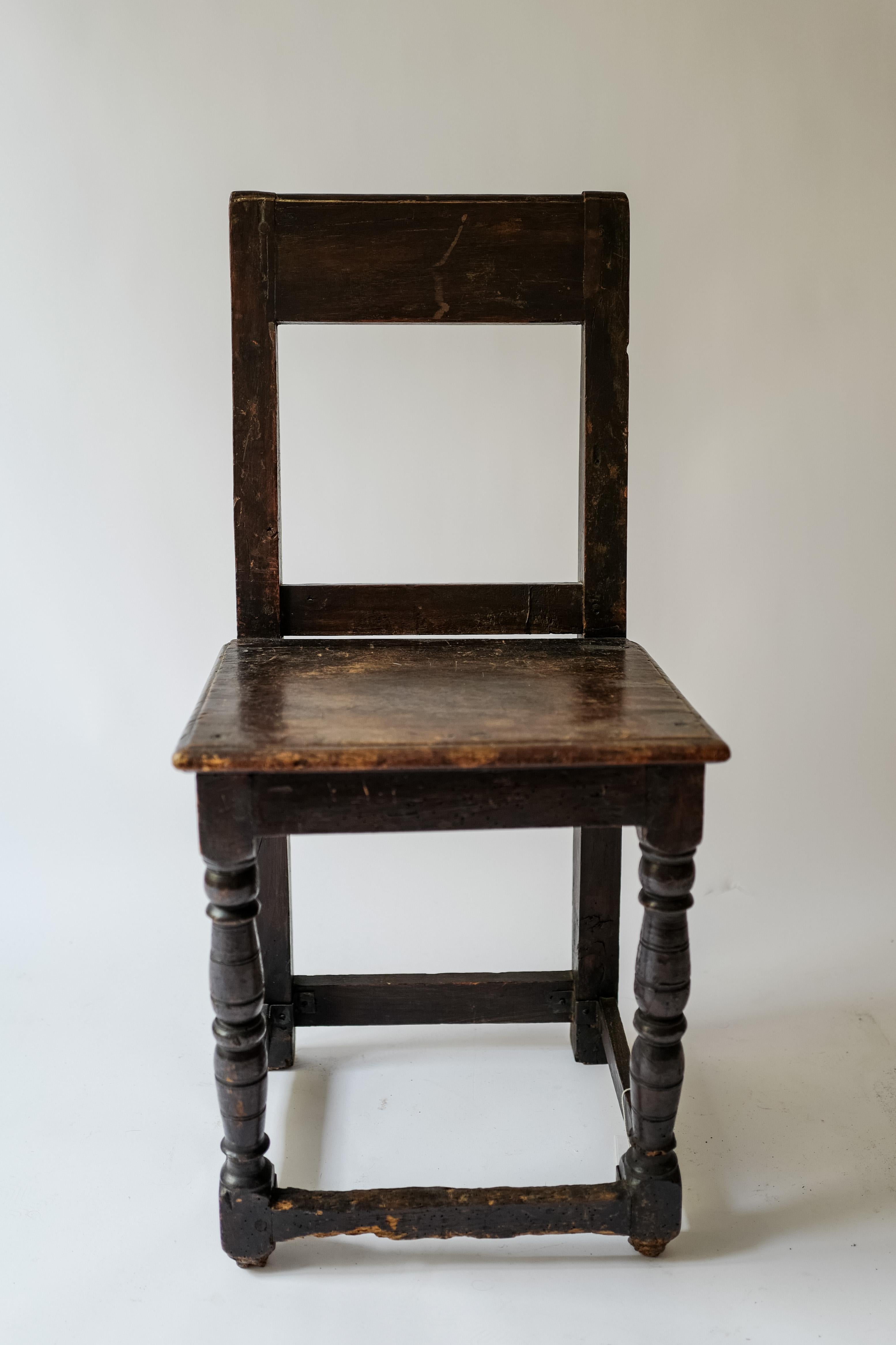 Baroque dark stained oak wood side chair circa 19th Century Sweden In Good Condition For Sale In Milano, IT