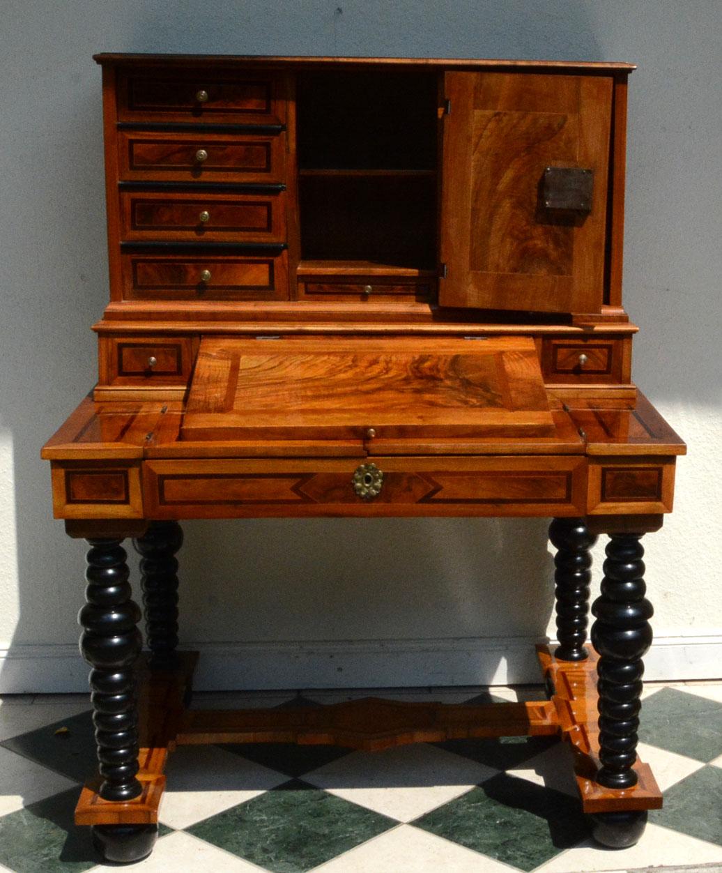 Baroque Desk with Hutch 