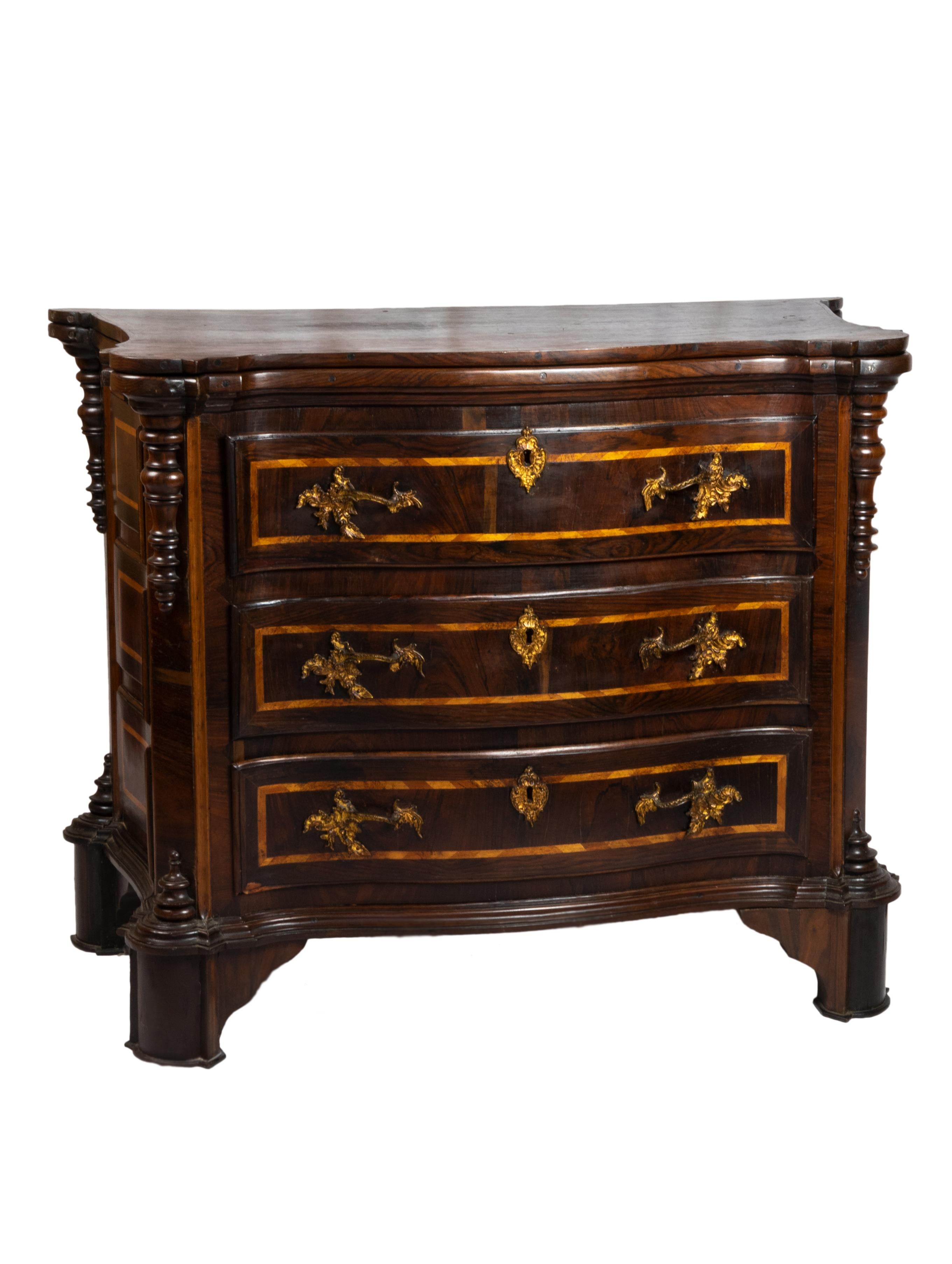 An unique specimen, a very rare chest of drawers of the early Portuguese Baroque with double top convertible into a table, 3 drawers, gilded bronze letterhead and handles, of Italian influence, an example in excellent condition of the style that 