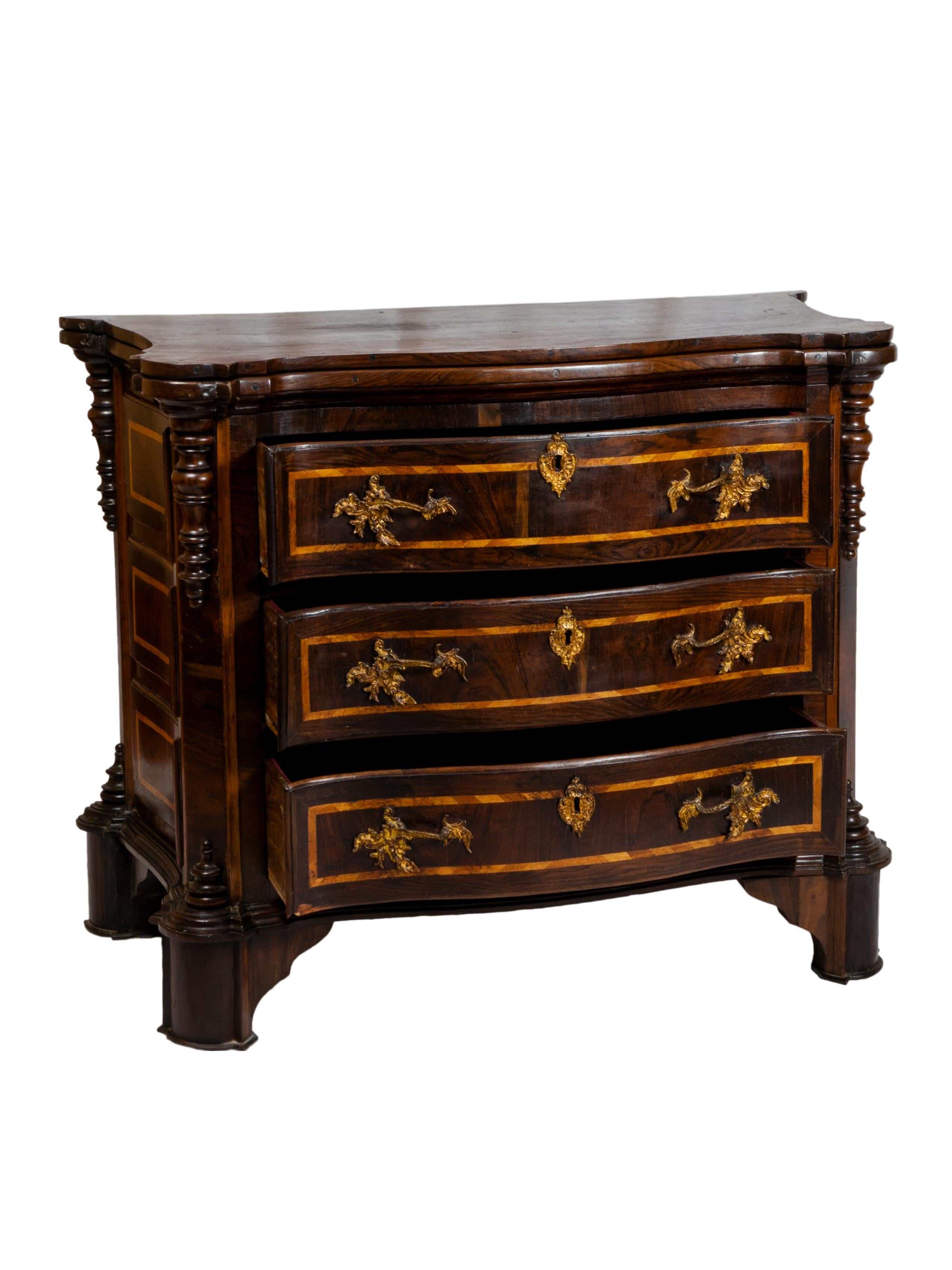 Baroque Drop Leaf Table Chest of Drawers, 17th Century In Good Condition For Sale In Lisbon, PT