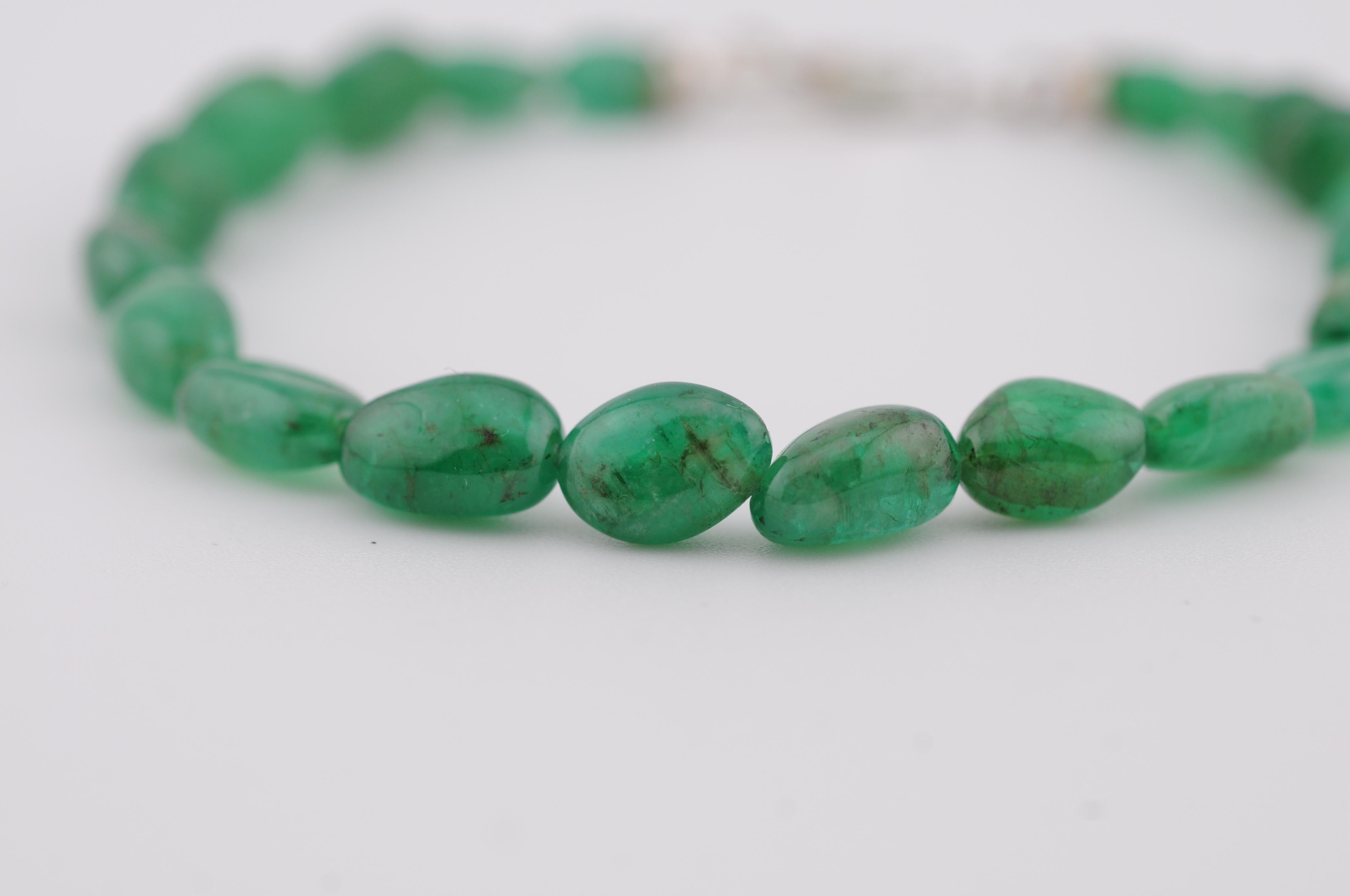 Taglio misto Bracciale di smeraldi barocco - 21 smeraldi verdi (circa 48,5 carati) in vendita