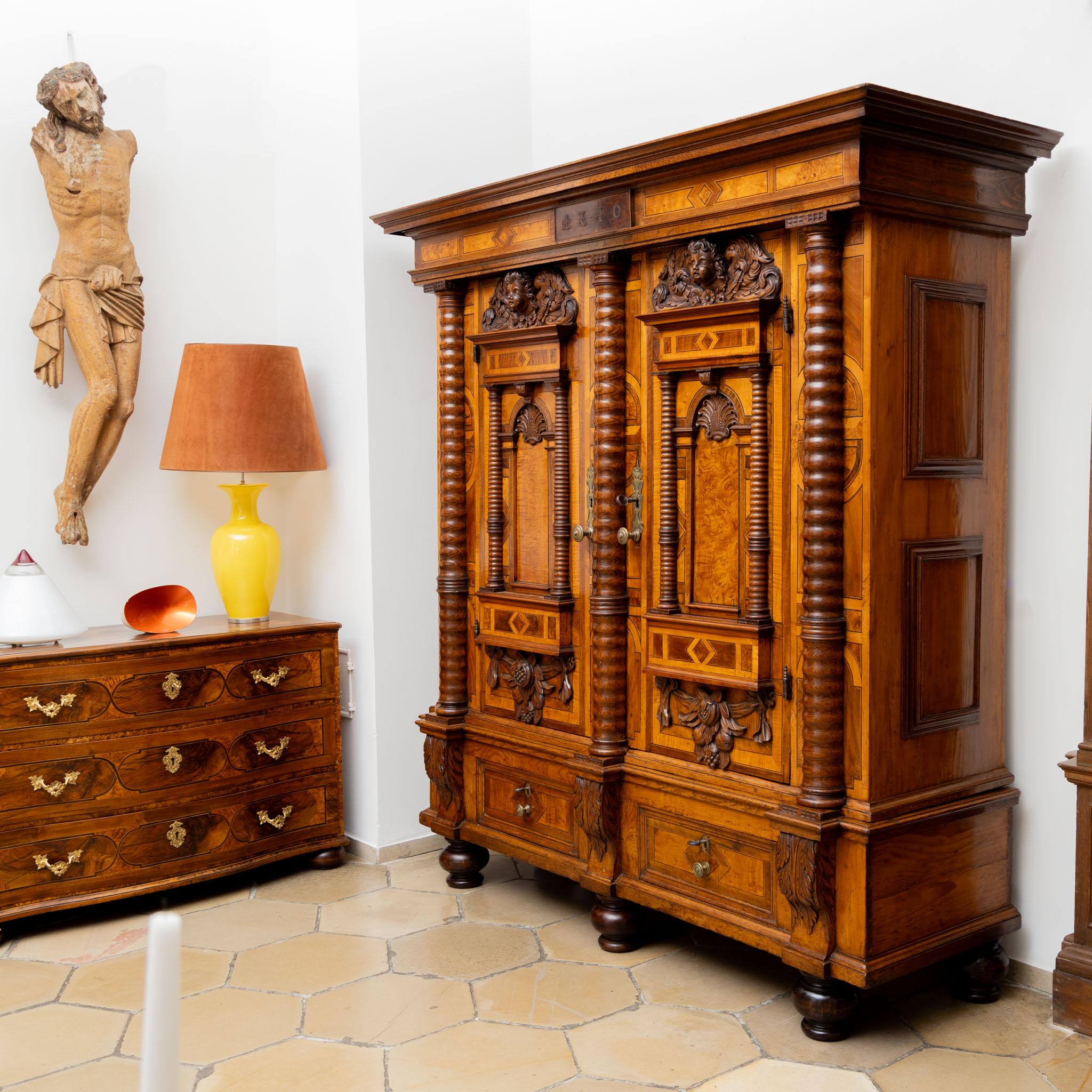 Barocco Gabinetto di facciata barocco, datato 1740 in vendita