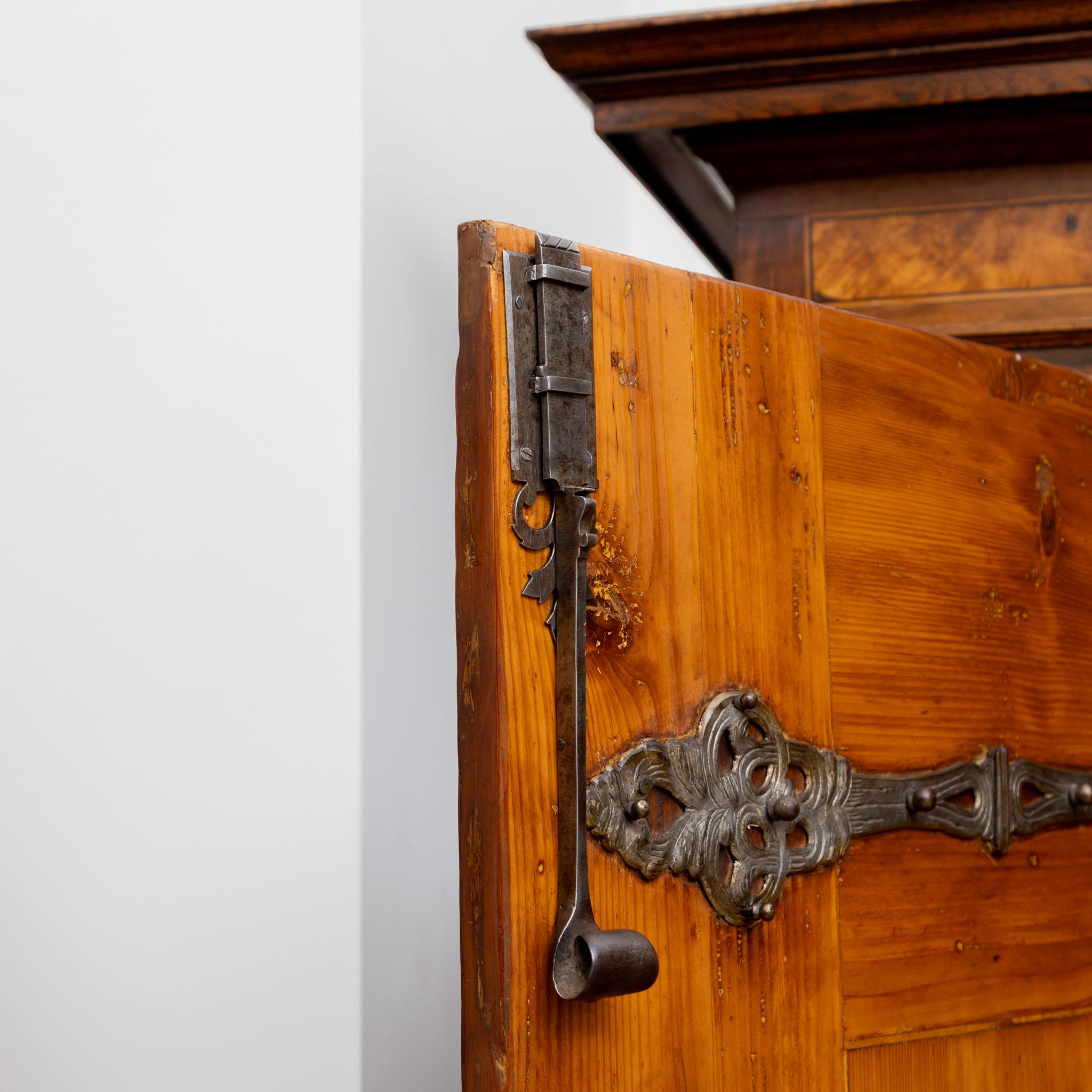 Gabinetto di facciata barocco, datato 1740 in vendita 1