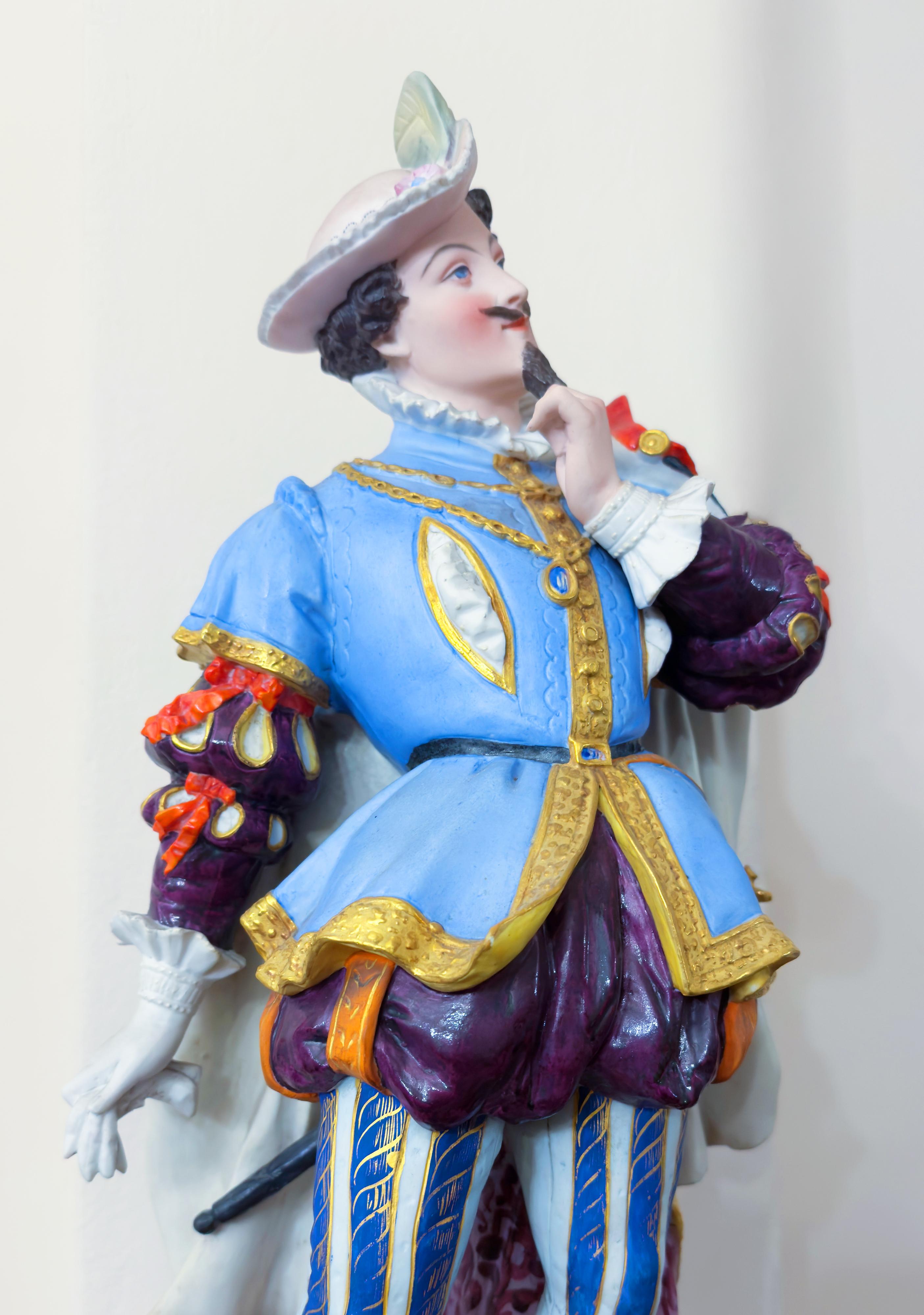 Neorococò Statue di maiolica barocca, Creil et Montereau, statuette di grandi dimensioni, XIX secolo in vendita