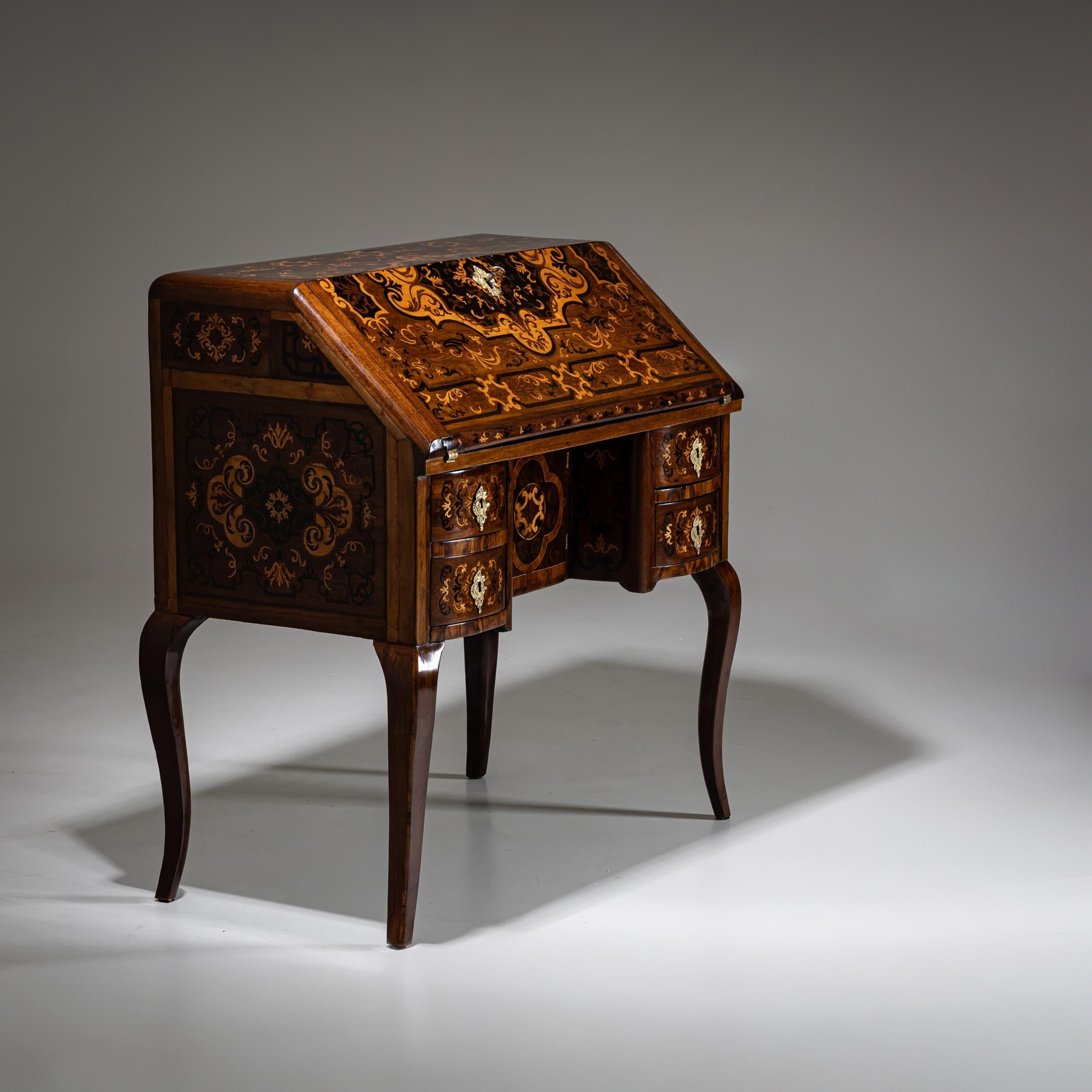 Secretaria barroca con superficie de marquetería, S. XVIII en venta 3