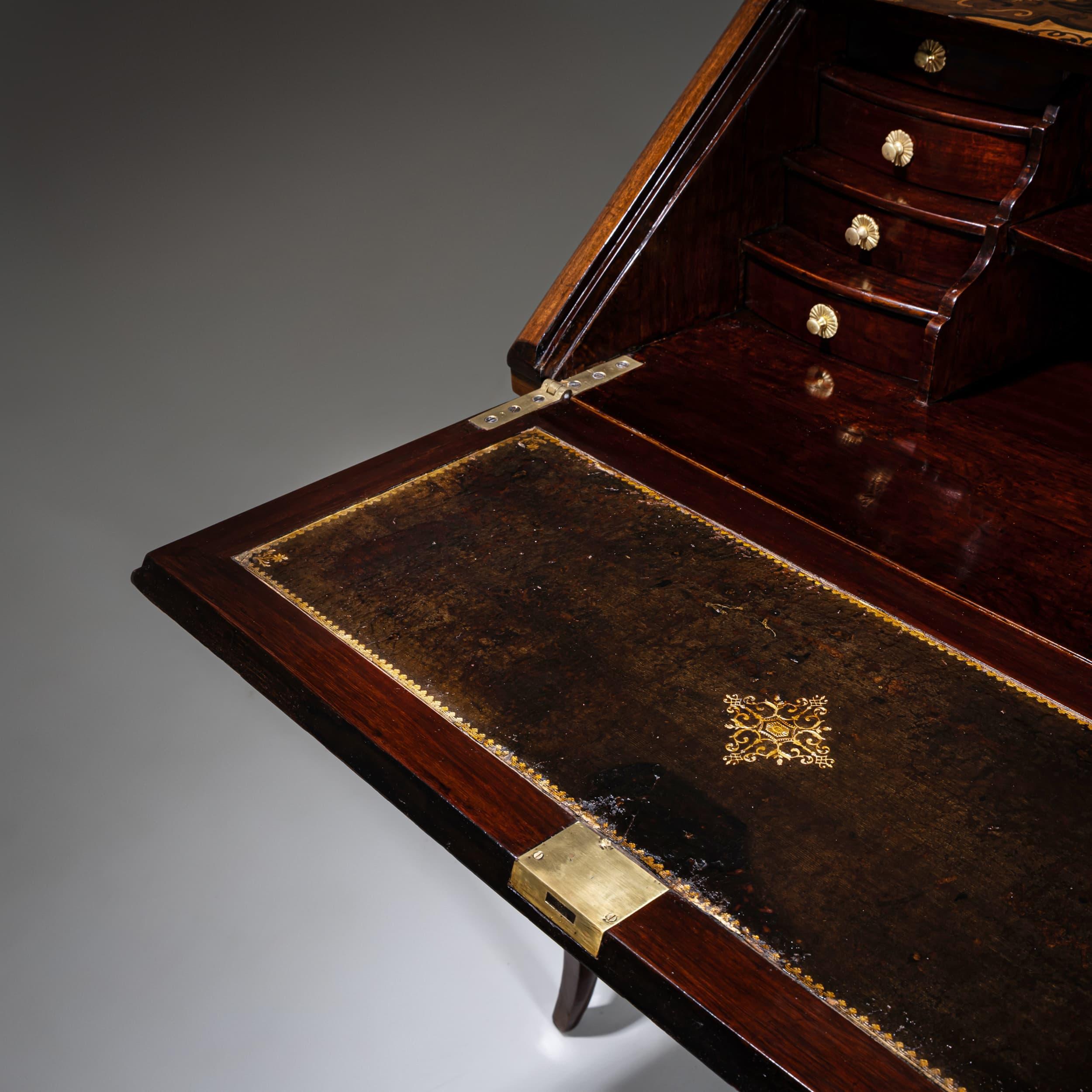 Secretaria barroca con superficie de marquetería, S. XVIII Incrustación en venta