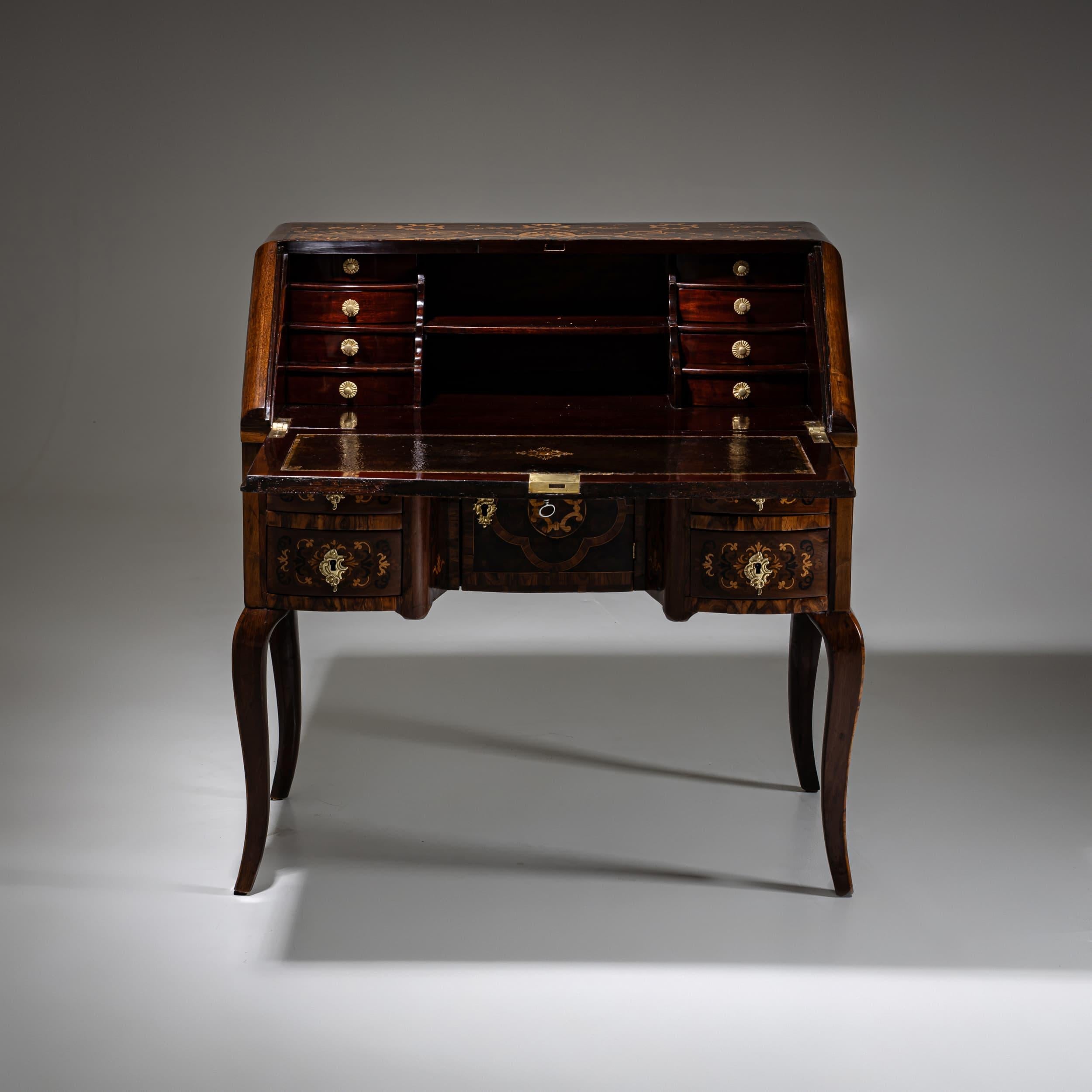 Secretaria barroca con superficie de marquetería, S. XVIII en venta 1