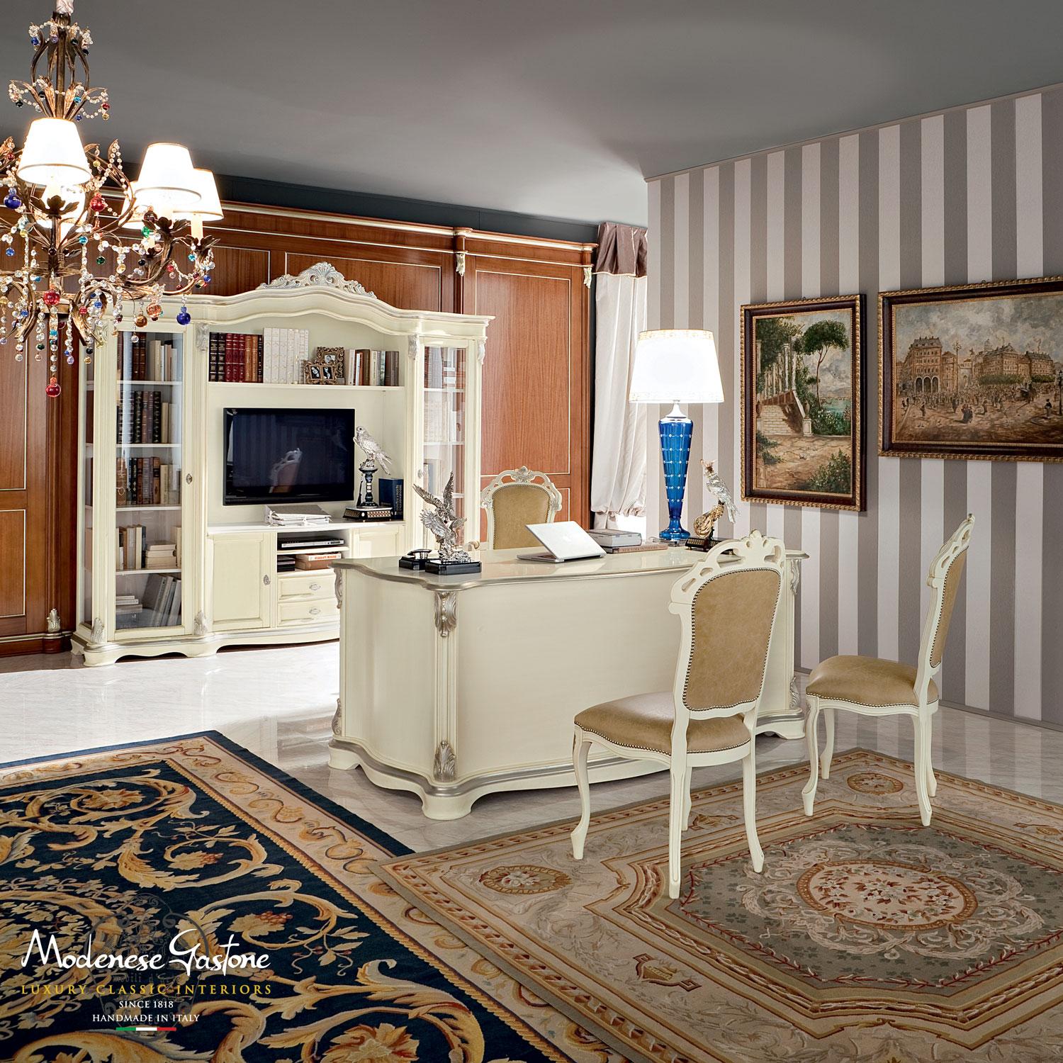 Pelle Scrivania barocca Figuerd con dettagli in foglia d'oro e impiallacciatura by Modenese Luxury in vendita
