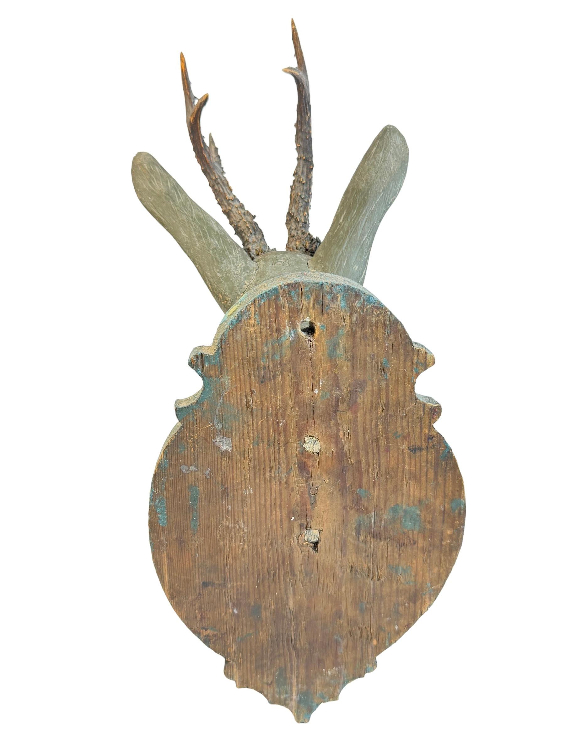 Baroque Folk Art Wood Carved Deer Head with Real Antlers, Austria 18th Century In Good Condition In Nuernberg, DE