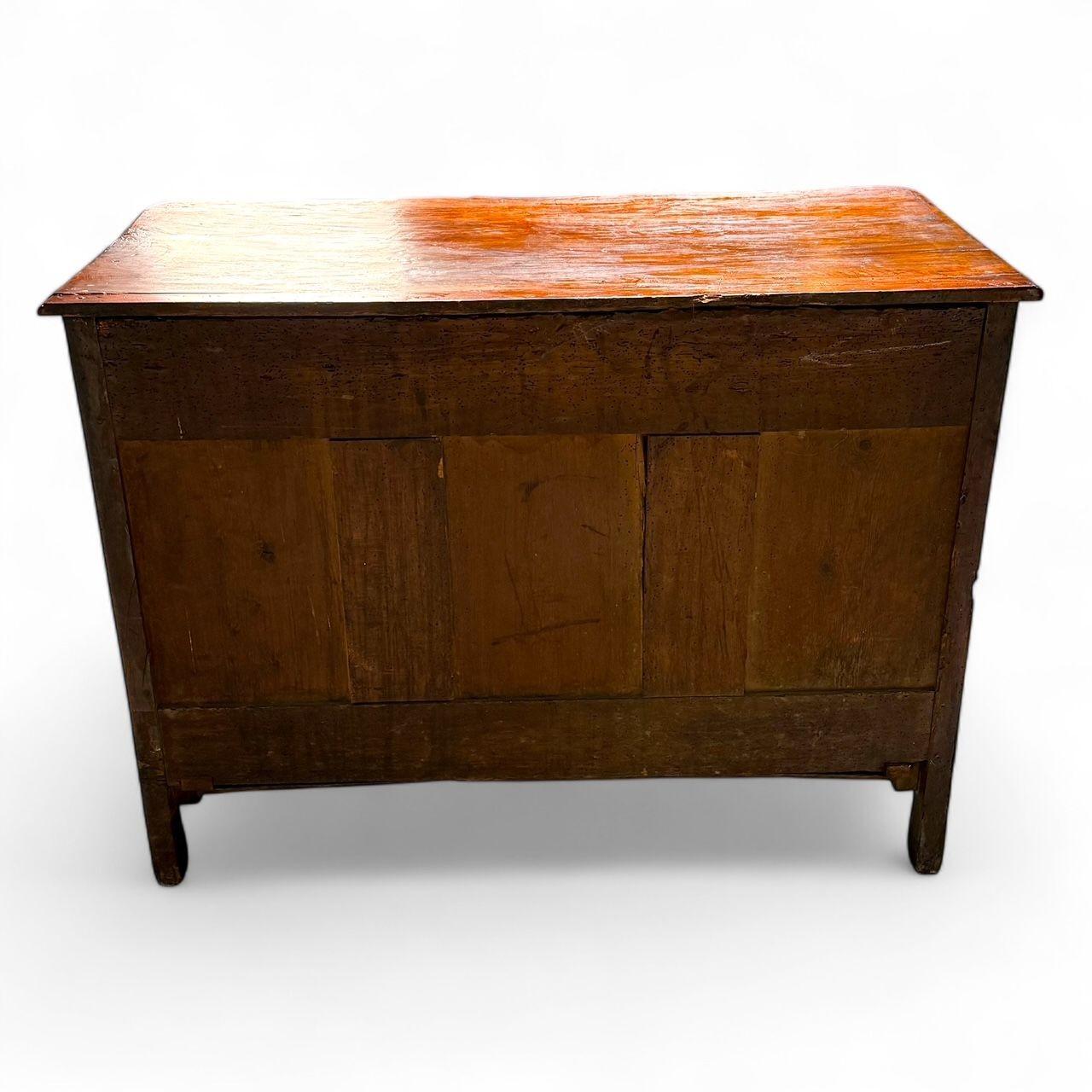 Cabinet provinciale francese Luigi XV, barocco, noce, ottone patinato, 18° C. in vendita 6