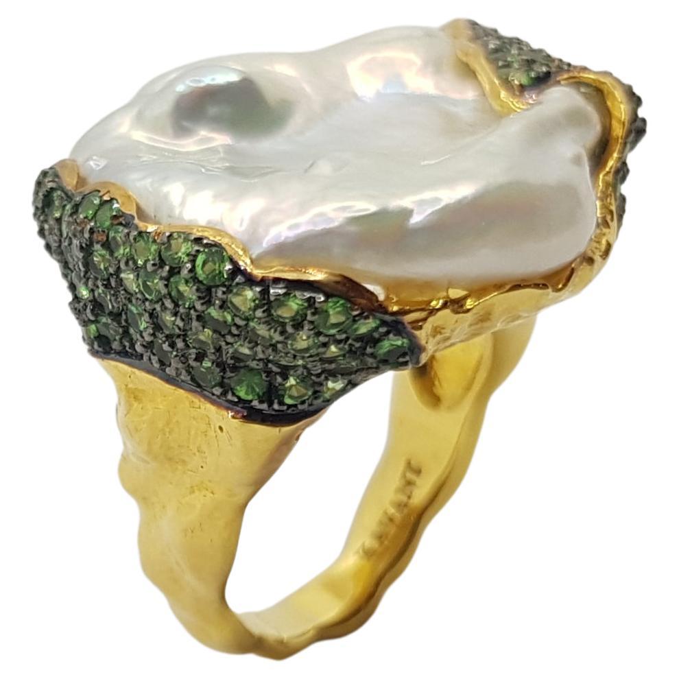 Baroque Fresh Water Pearl with Tsavorite Ring set in 18 Karat Gold Settings For Sale