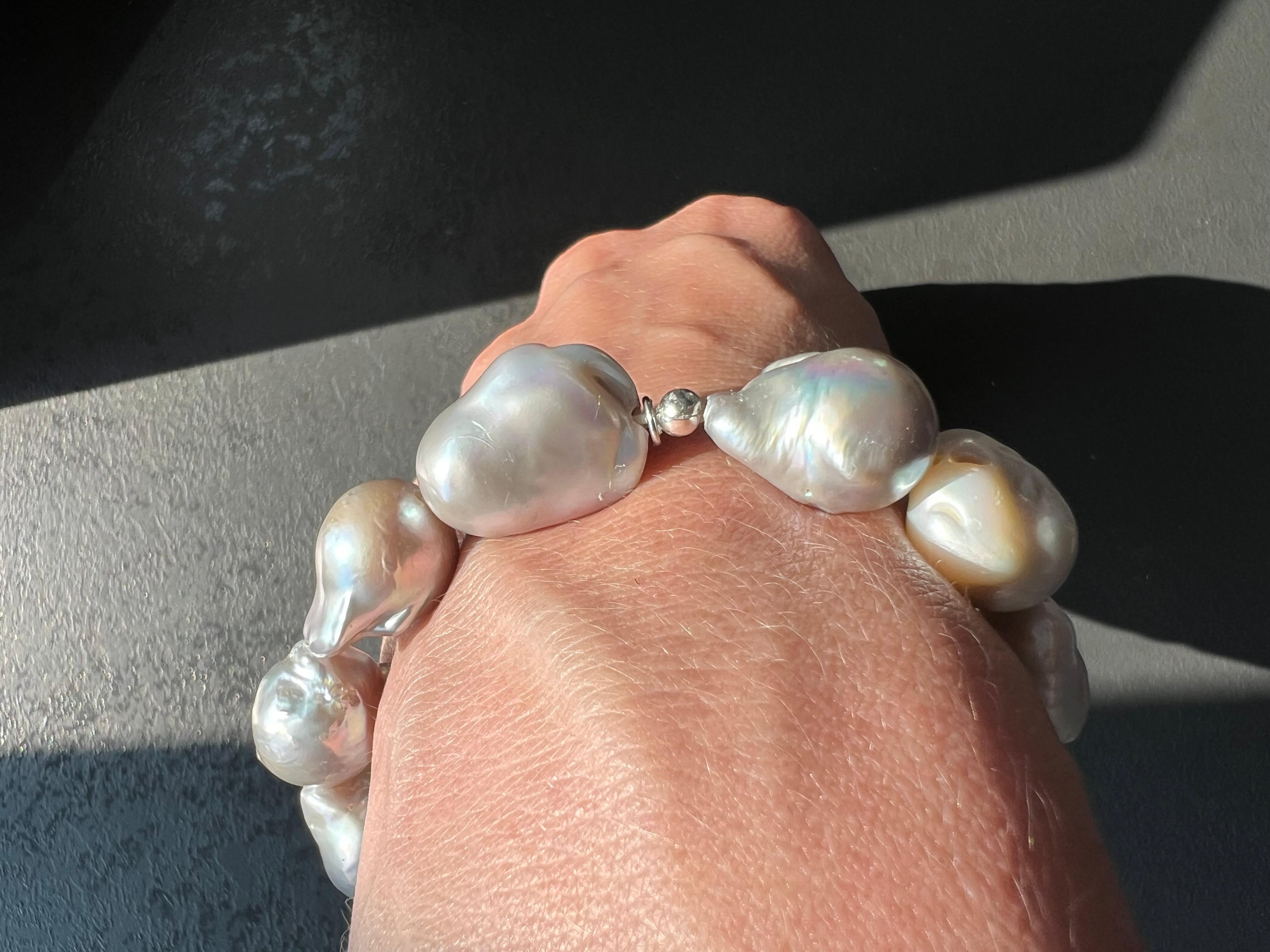 Bracciale barocco di perle d'acqua dolce - Perle bianche e grigie In condizioni Nuovo in vendita a Boostedt, SH