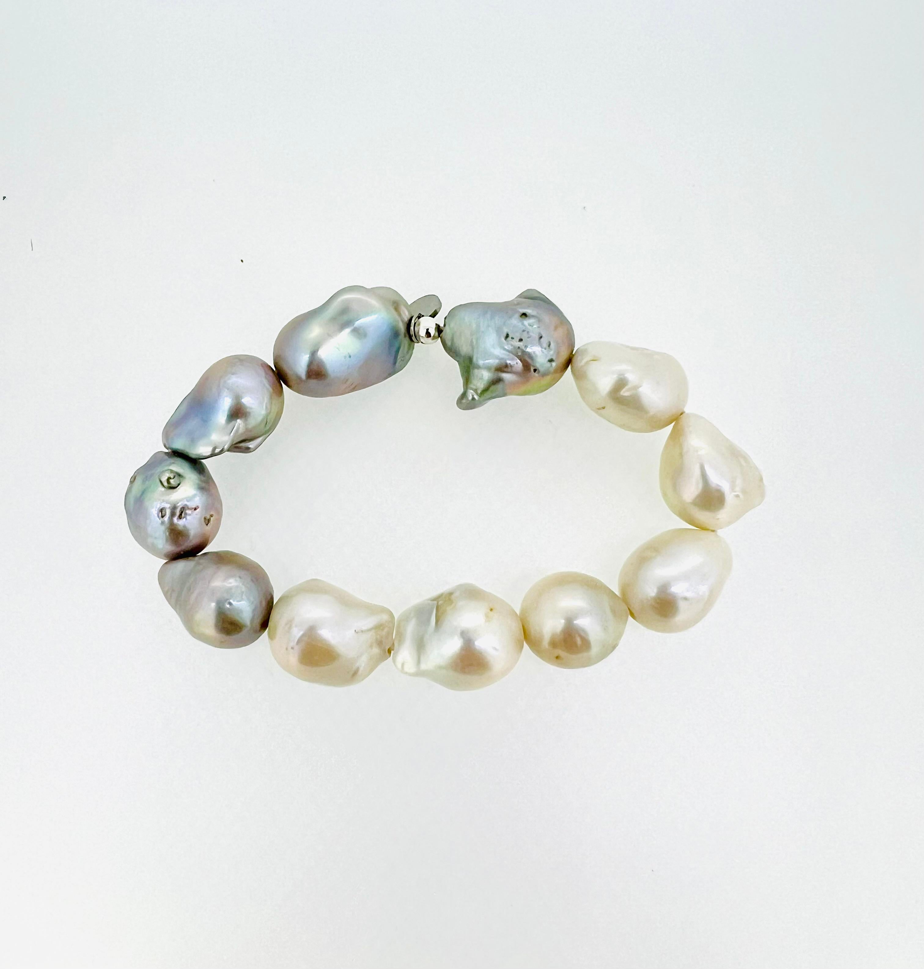 Donna Bracciale barocco di perle d'acqua dolce - Perle bianche e grigie in vendita