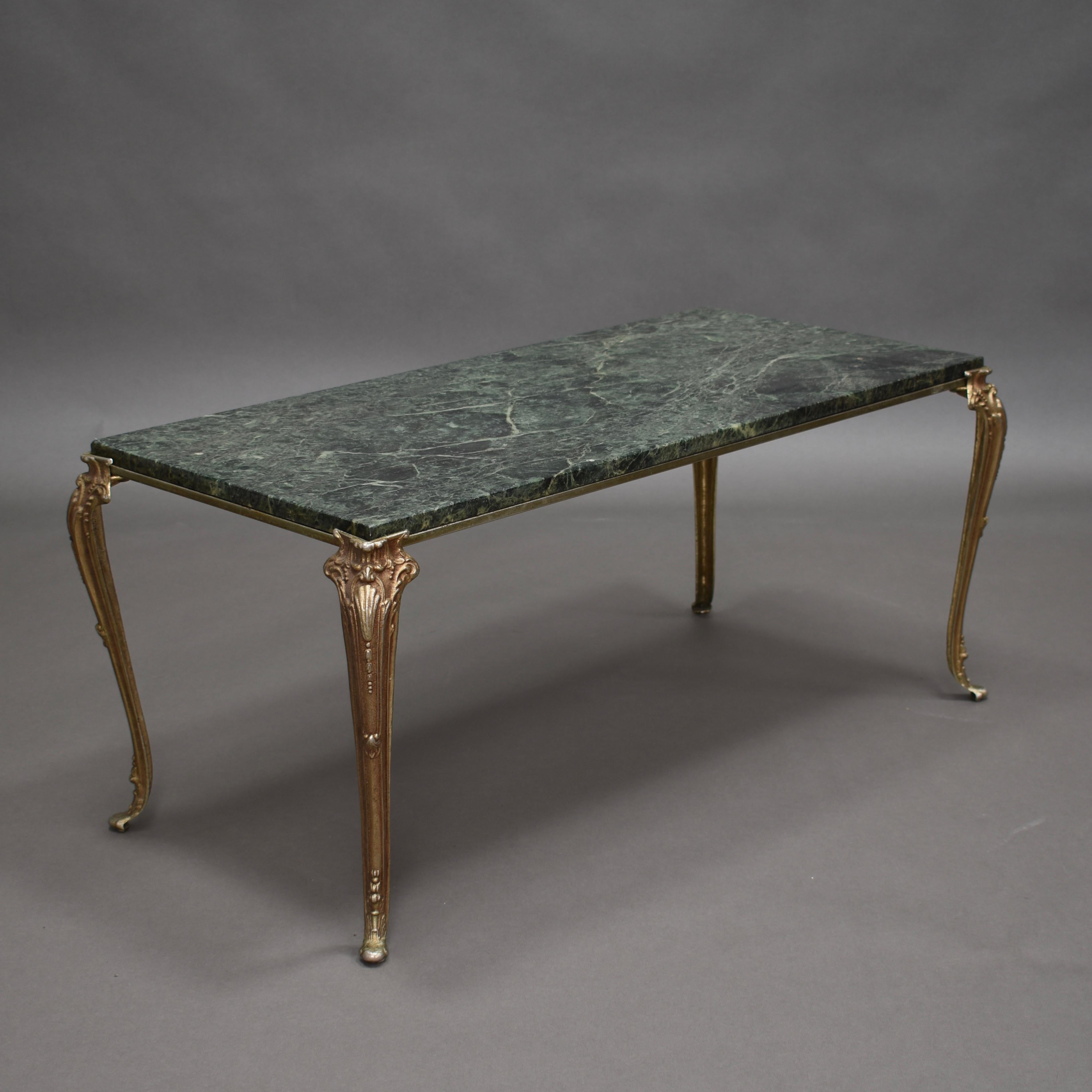 Baroque Table basse baroque en laiton et marbre:: style Great-Gatsby