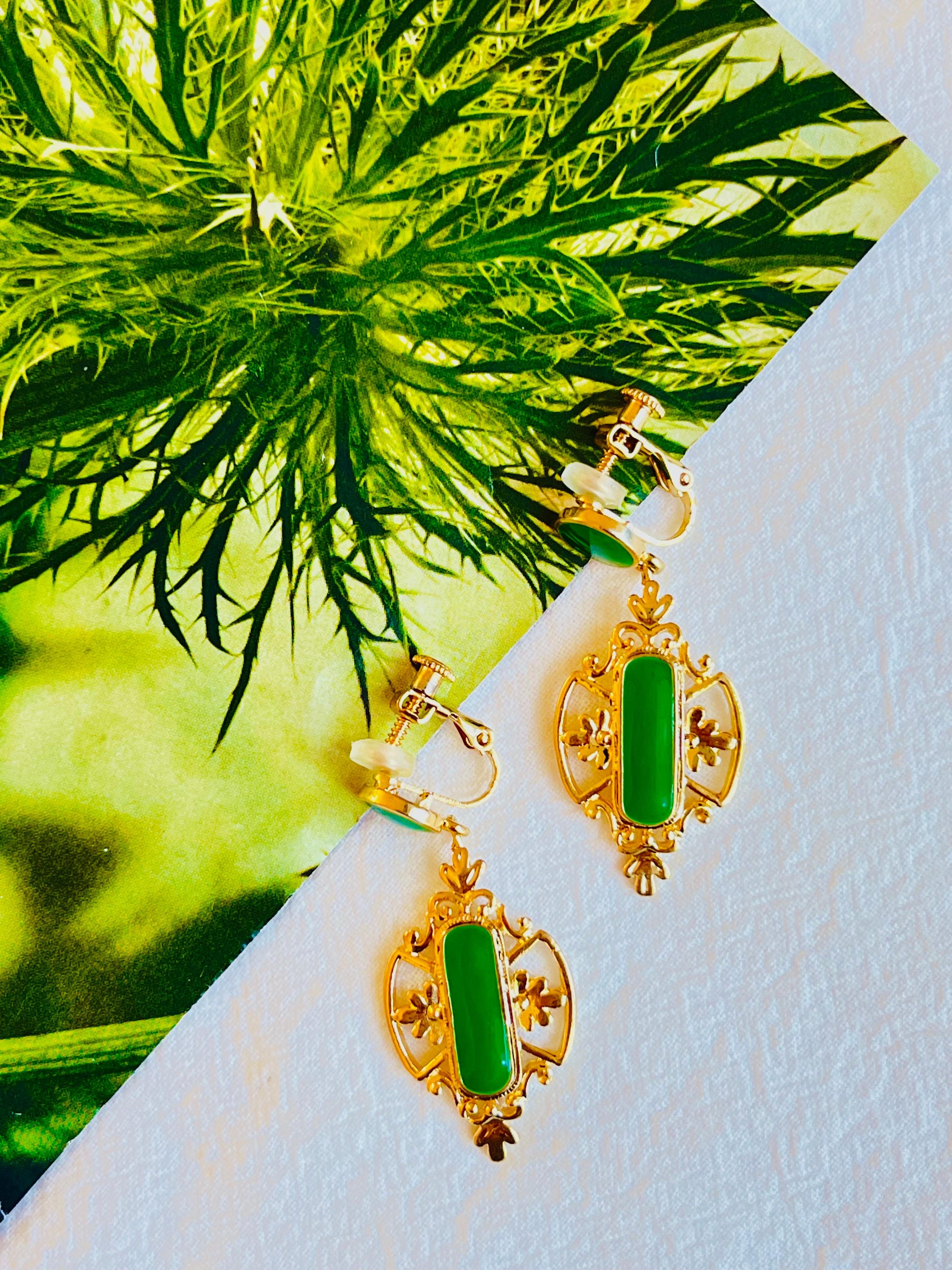 Art Deco Baroque Green Emerald Enamel Flower Openwork Gold Retro Dangle Clip Earrings For Sale