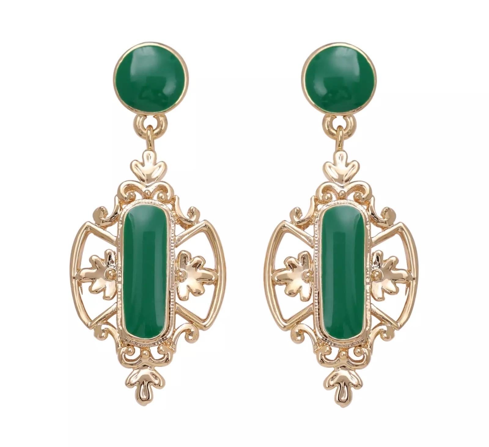 Baroque Green Emerald Enamel Flower Openwork Gold Retro Dangle Clip Earrings en vente 1