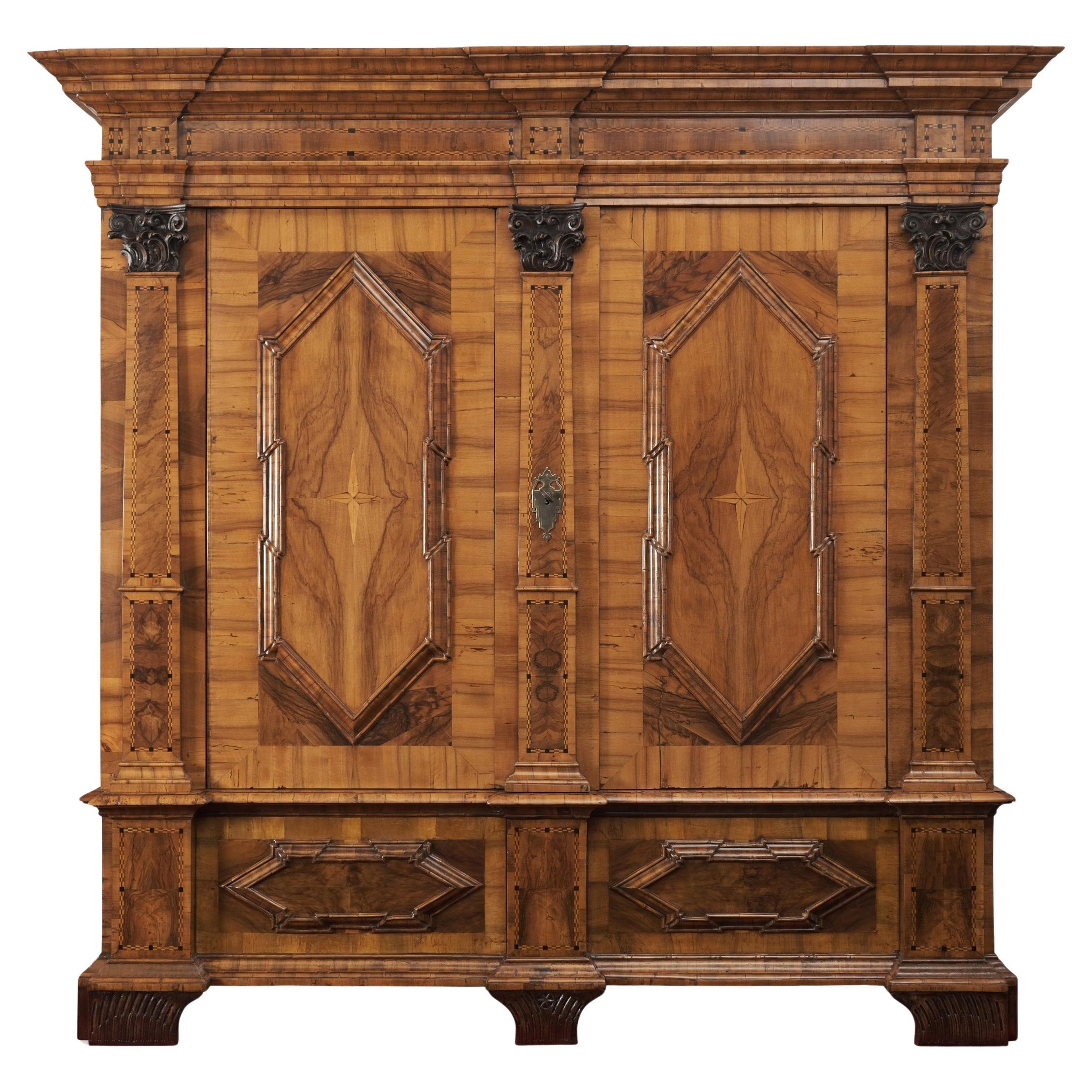 Armario de salón barroco 1770/80 Nogal y nogal burl