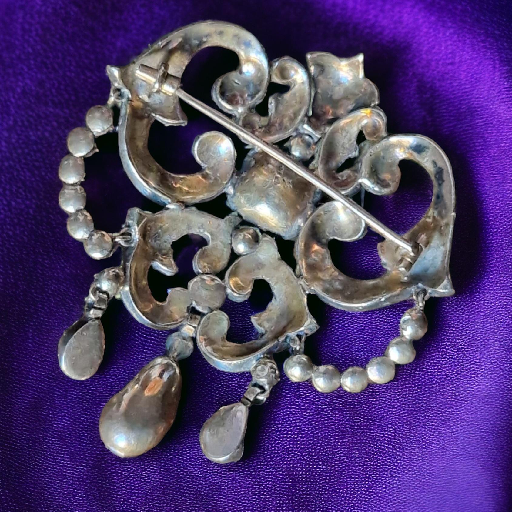 Pendentif/broche baroque ibérique (Espagne) en émeraudes et diamants 18ème siècle en vente 5